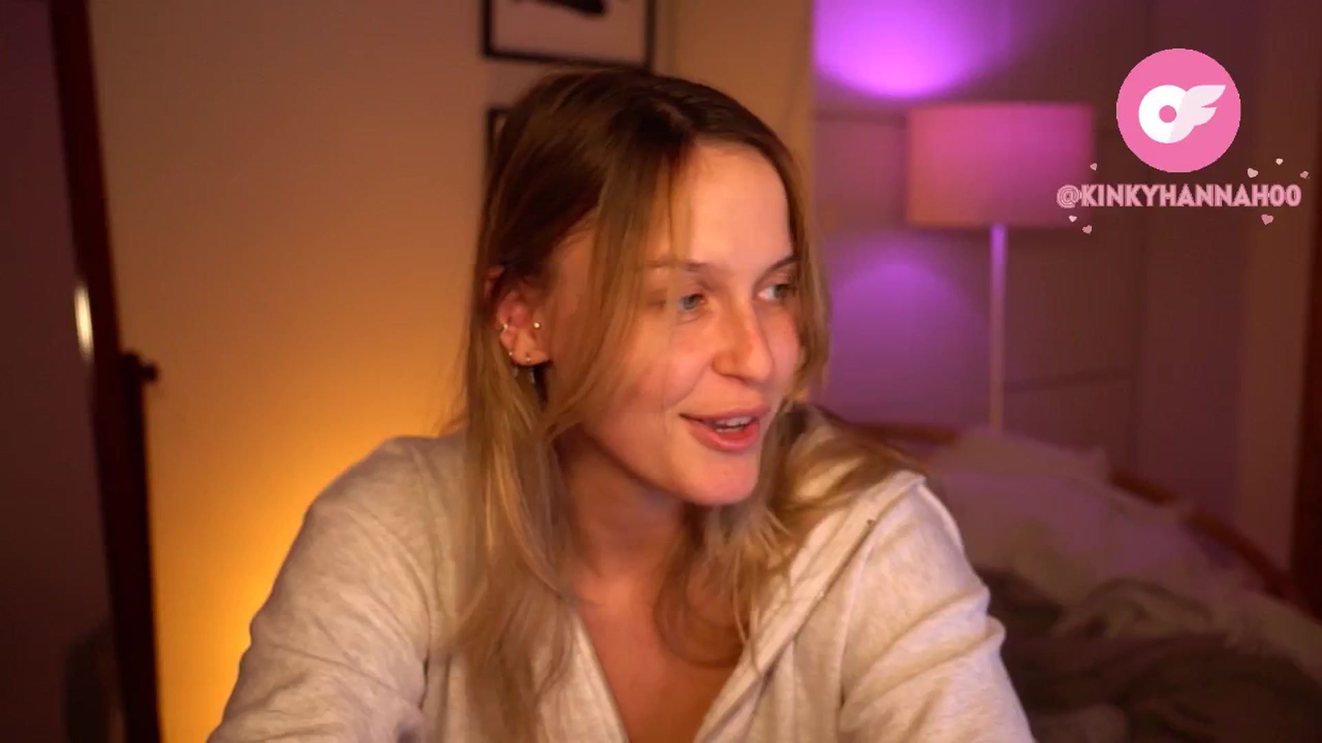 Gallery image thumbnail from sweetpulse_'s myfreecams stream on, 08/22/2024, 10:08 image 18 of 20