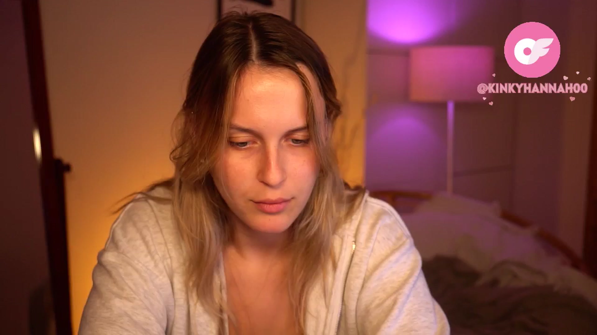 Gallery image thumbnail from sweetpulse_'s myfreecams stream on, 08/22/2024, 10:08 image 13 of 20