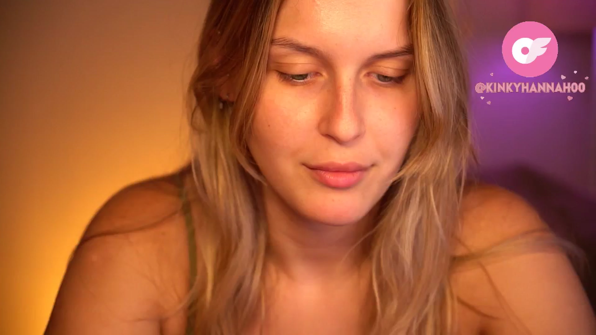 Gallery image thumbnail from sweetpulse_'s myfreecams stream on, 08/22/2024, 10:08 image 4 of 20