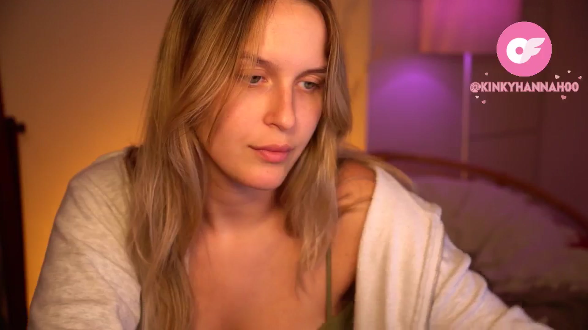 Gallery image thumbnail from sweetpulse_'s myfreecams stream on, 08/22/2024, 11:21 image 20 of 20