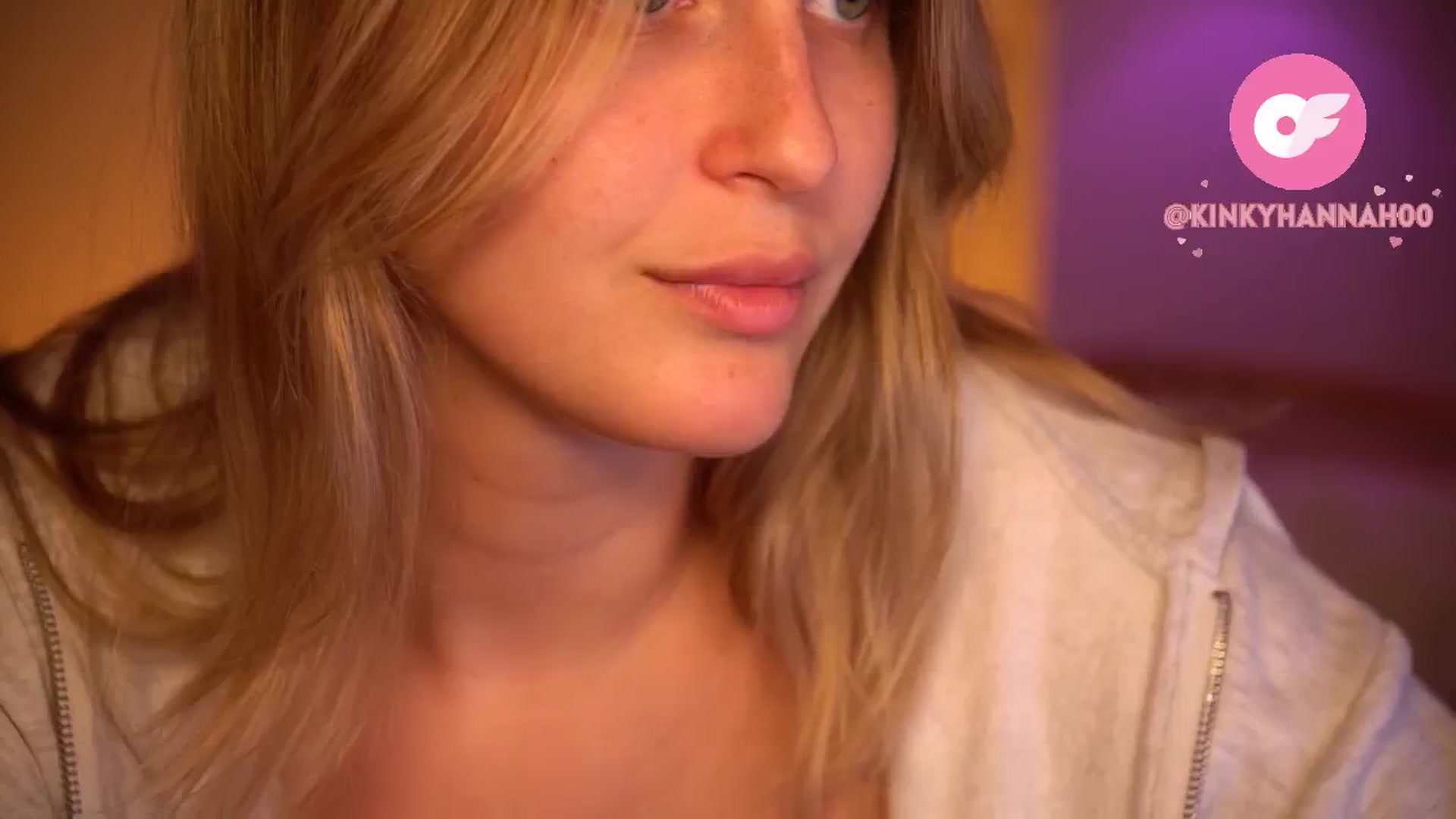 Gallery image thumbnail from sweetpulse_'s myfreecams stream on, 08/22/2024, 11:21 image 17 of 20