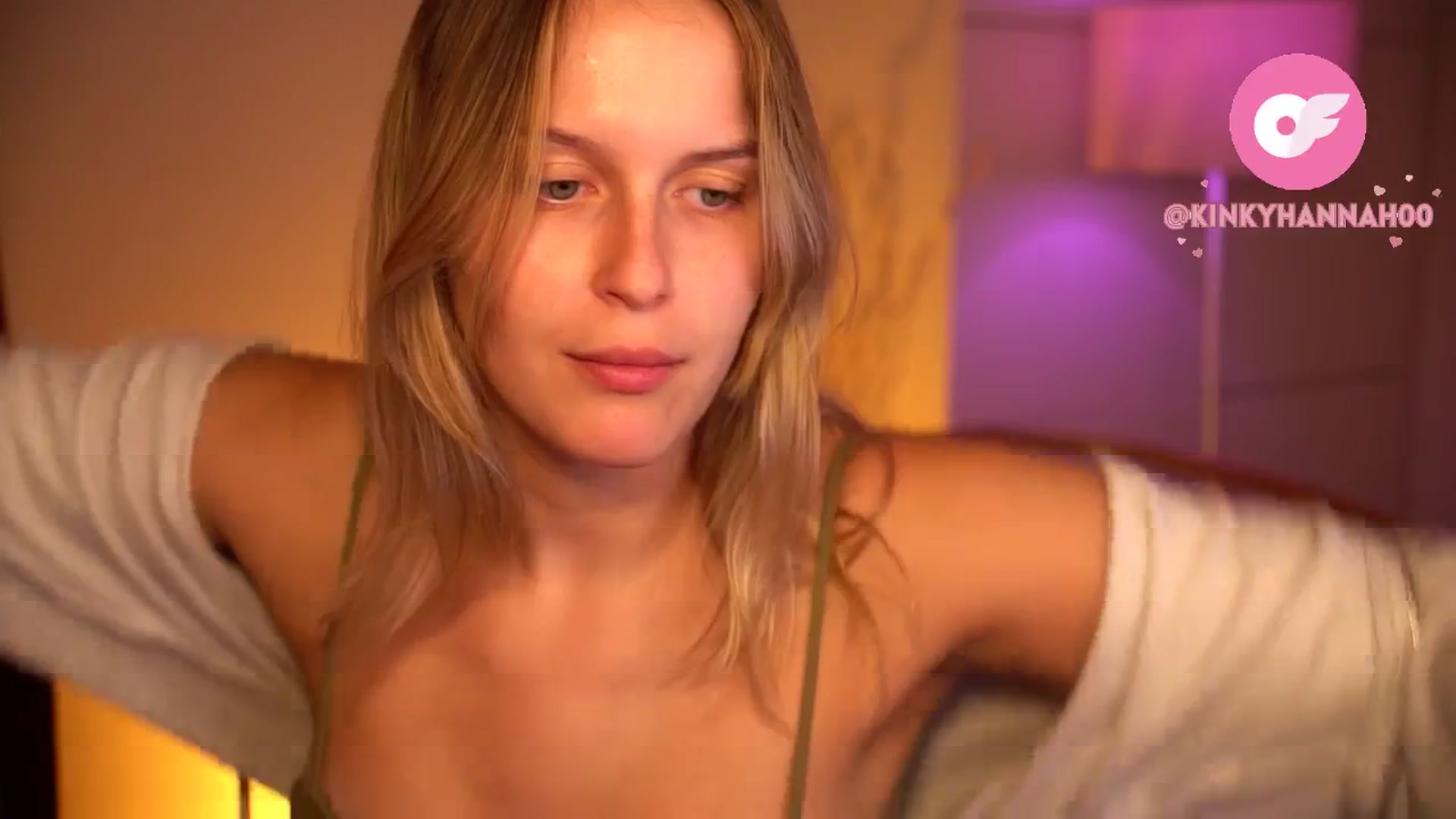 Gallery image thumbnail from sweetpulse_'s myfreecams stream on, 08/22/2024, 11:21 image 12 of 20