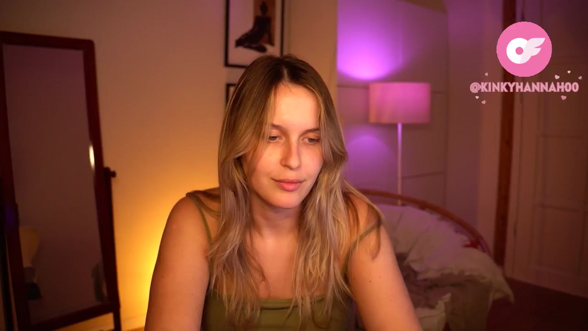 Gallery image thumbnail from sweetpulse_'s myfreecams stream on, 08/22/2024, 11:21 image 1 of 20