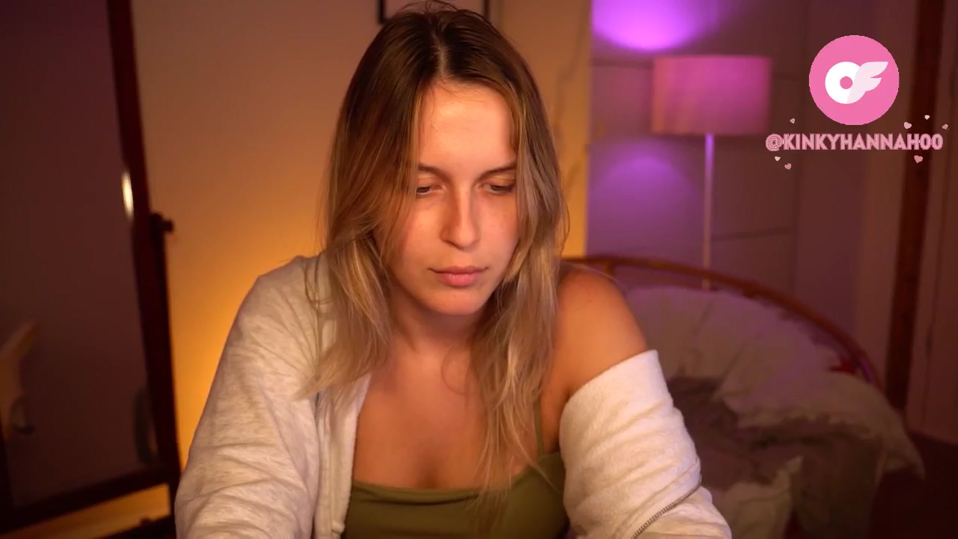 Gallery image thumbnail from sweetpulse_'s myfreecams stream on, 08/22/2024, 11:21 image 10 of 20