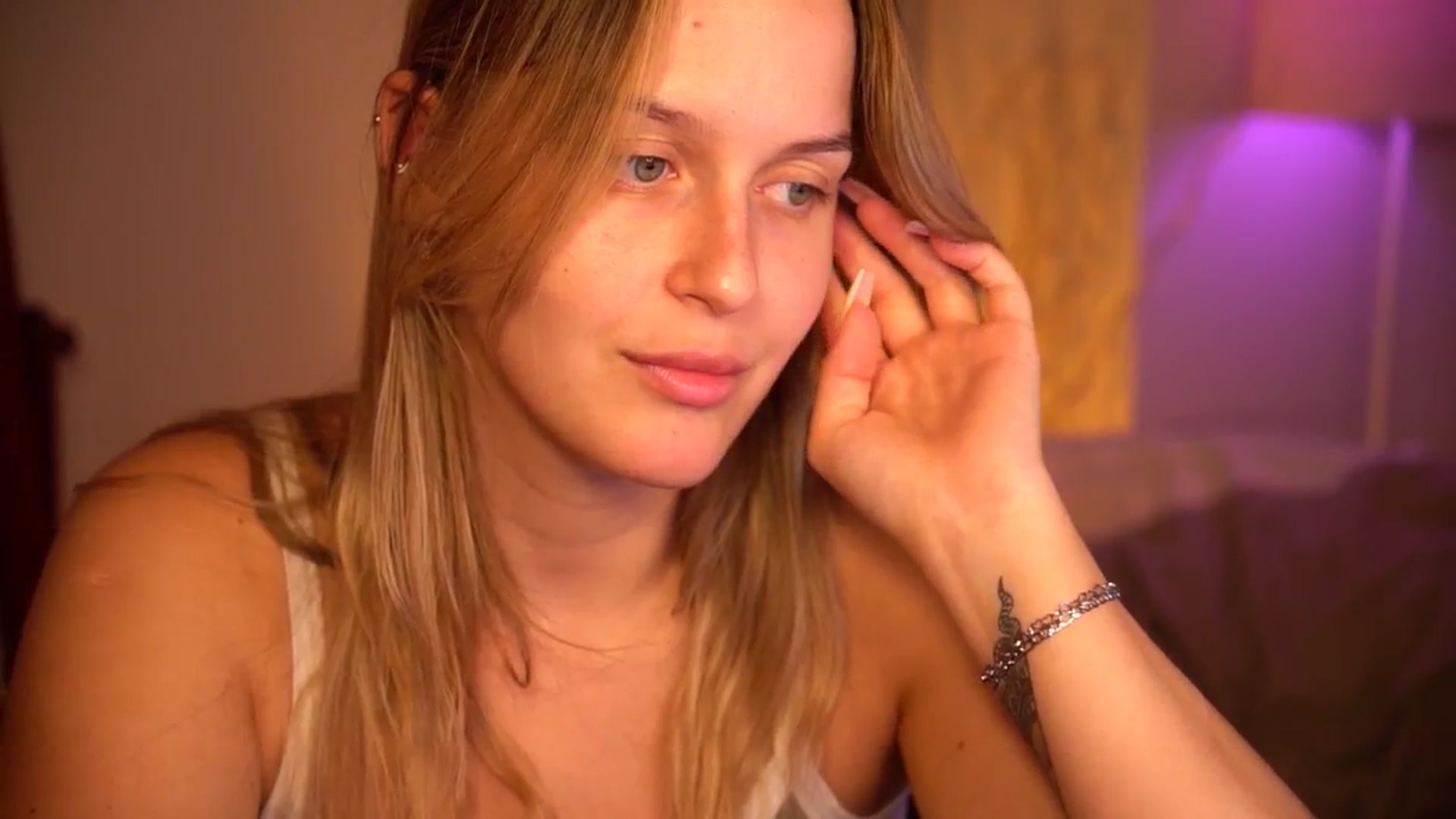 Gallery image thumbnail from sweetpulse_'s myfreecams stream on, 08/25/2024, 06:44 image 16 of 20