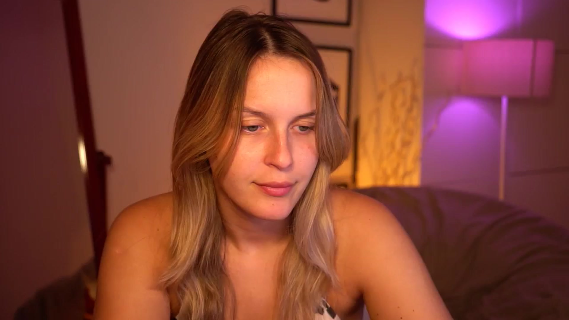 Gallery image thumbnail from sweetpulse_'s myfreecams stream on, 09/04/2024, 07:18 image 11 of 20