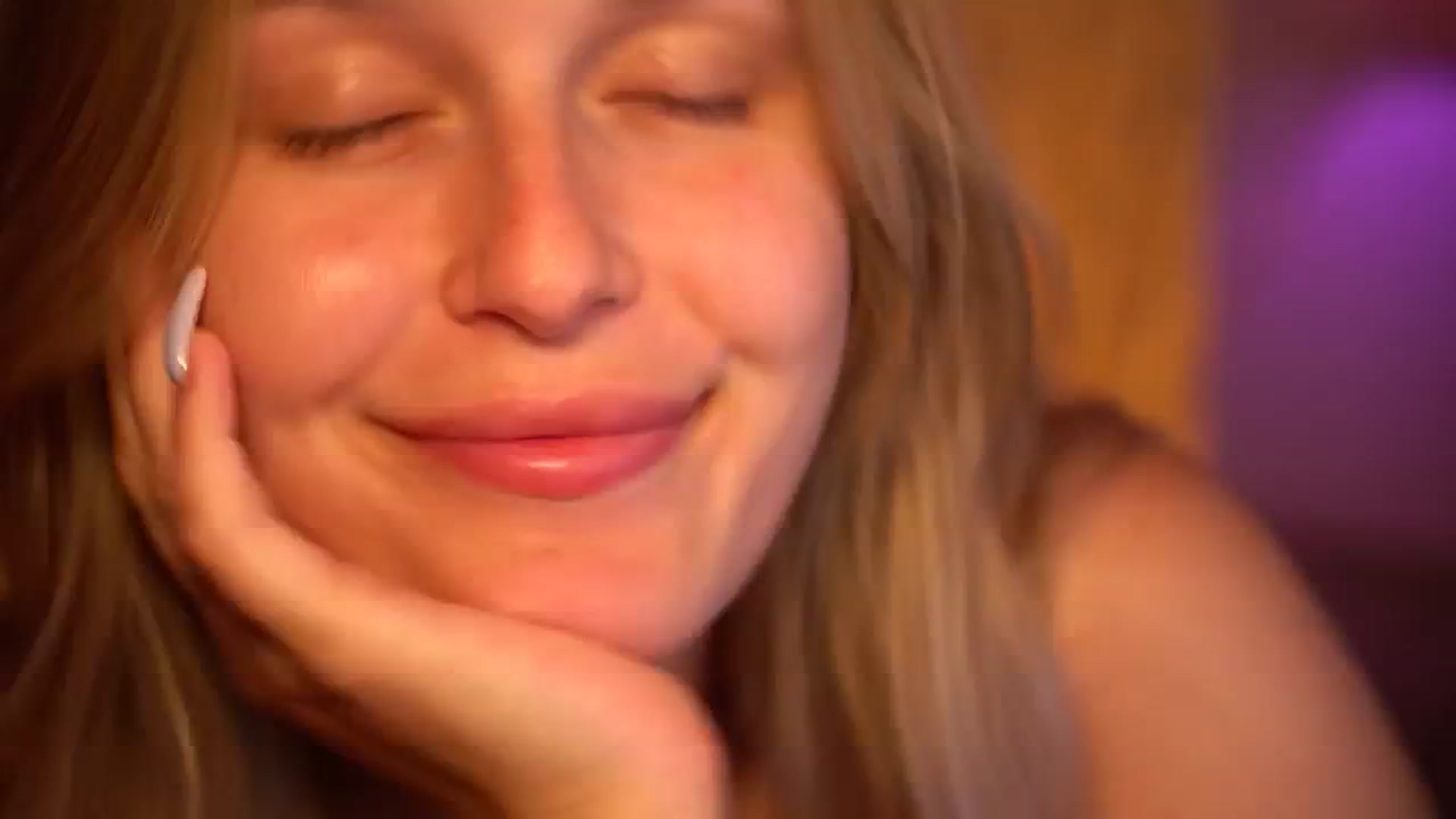 Gallery image thumbnail from sweetpulse_'s myfreecams stream on, 09/04/2024, 07:18 image 3 of 20