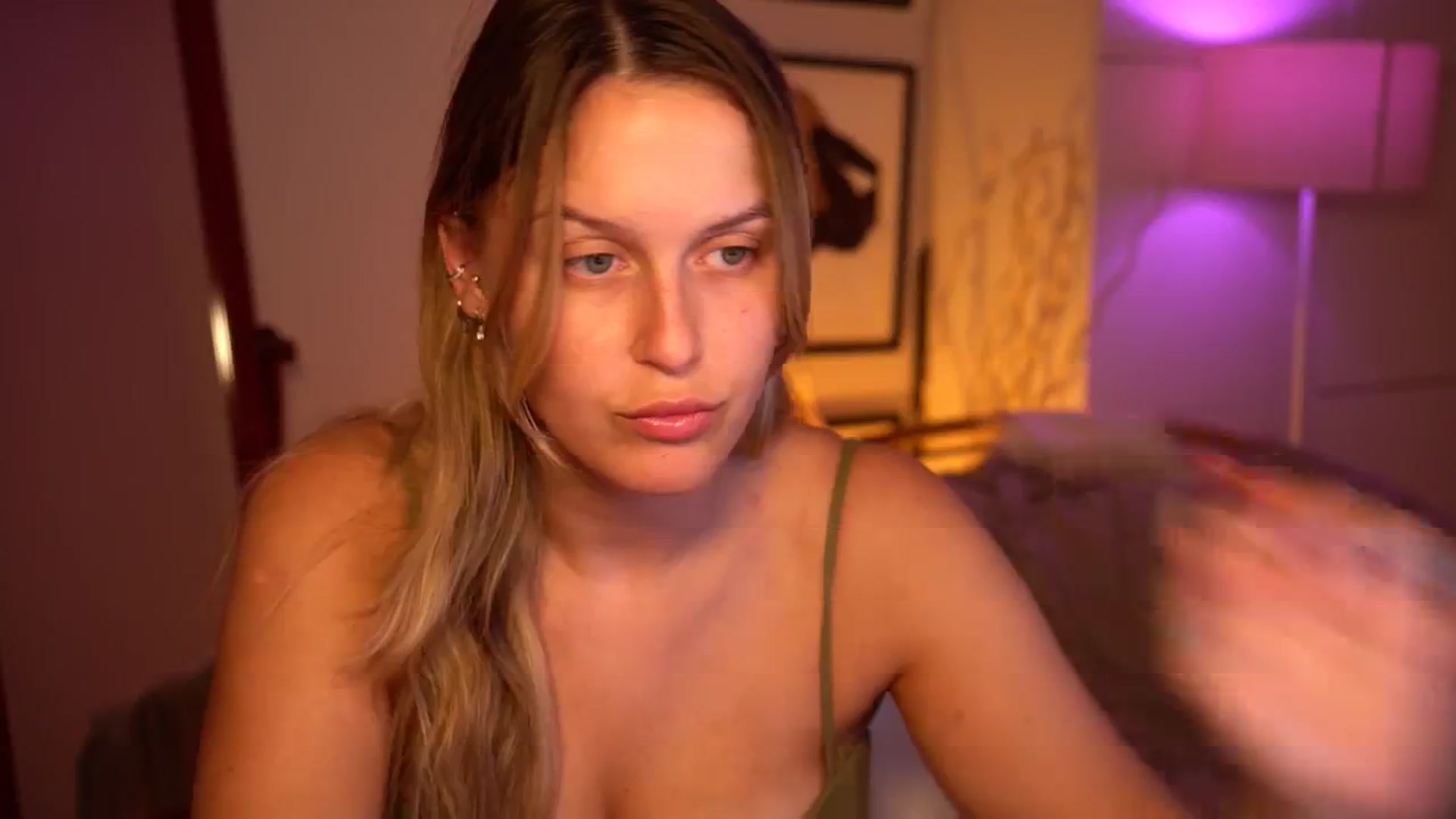 Gallery image thumbnail from sweetpulse_'s myfreecams stream on, 09/04/2024, 08:16 image 15 of 20