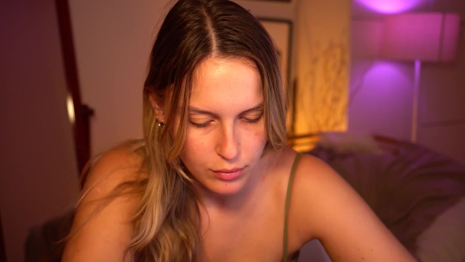 Gallery image thumbnail from sweetpulse_'s myfreecams stream on, 09/04/2024, 08:16 image 14 of 20
