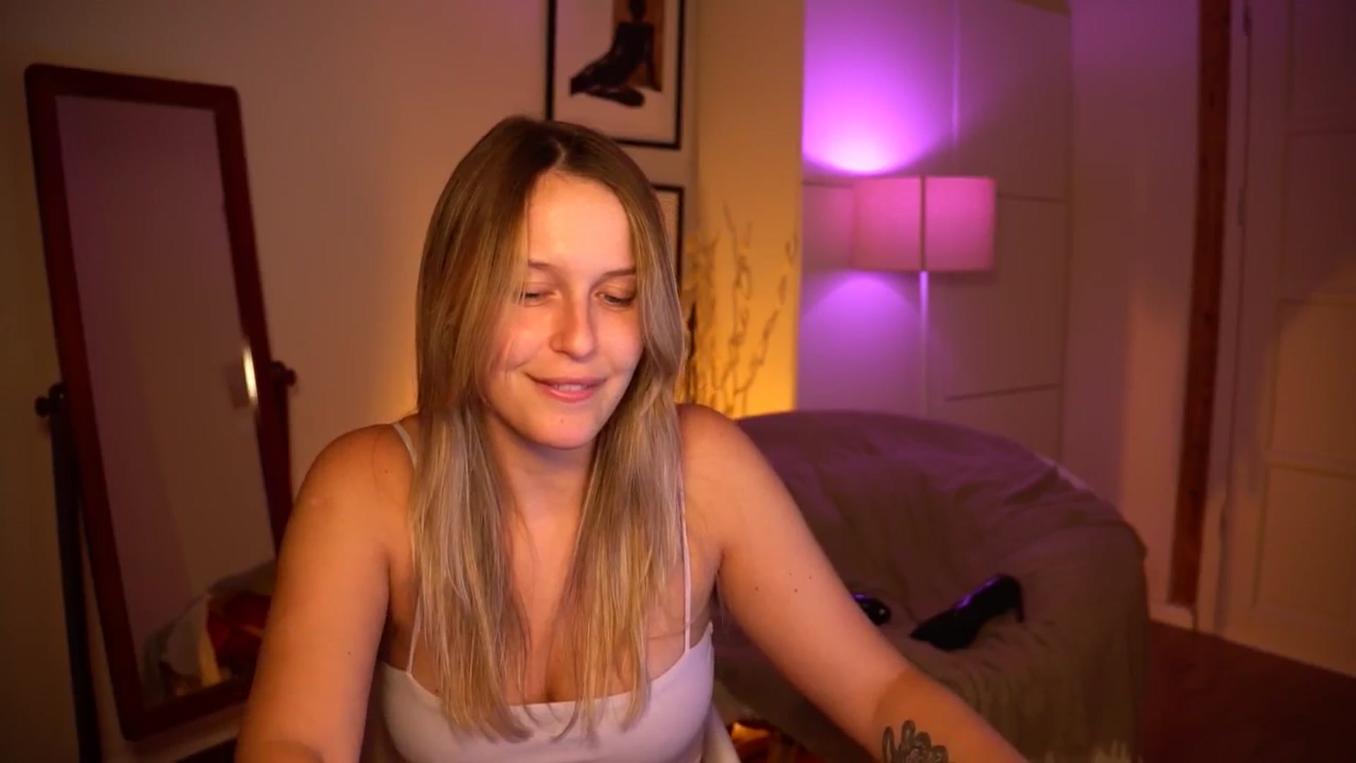 Gallery image thumbnail from sweetpulse_'s myfreecams stream on, 09/08/2024, 09:02 image 13 of 20