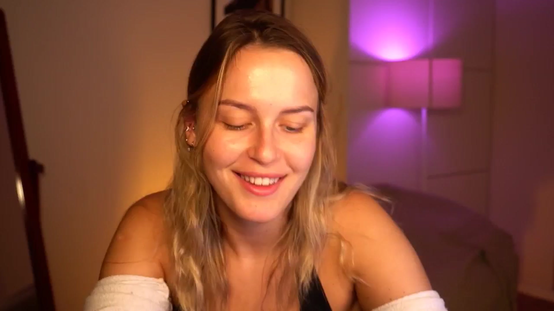 Gallery image thumbnail from sweetpulse_'s myfreecams stream on, 09/10/2024, 07:12 image 3 of 20