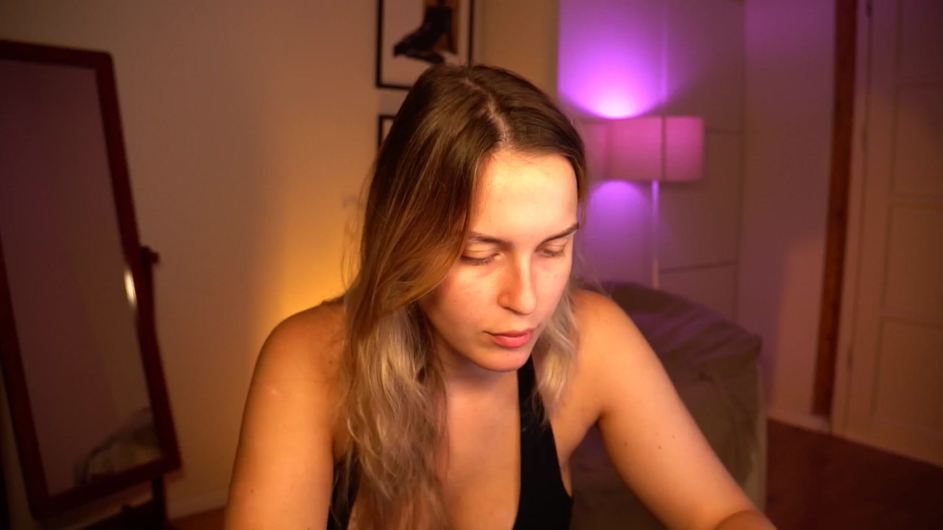 Gallery image thumbnail from sweetpulse_'s myfreecams stream on, 09/10/2024, 08:09 image 9 of 20