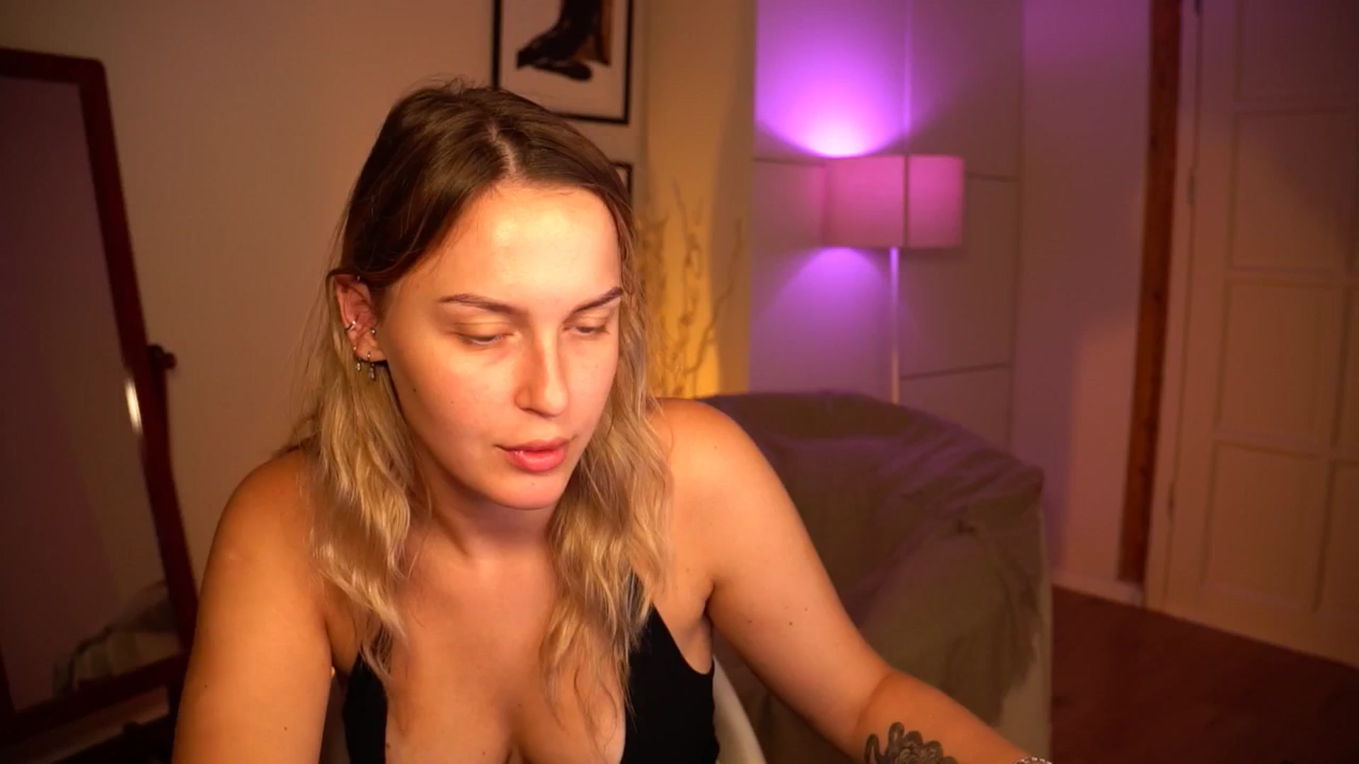 Gallery image thumbnail from sweetpulse_'s myfreecams stream on, 09/10/2024, 08:09 image 2 of 20