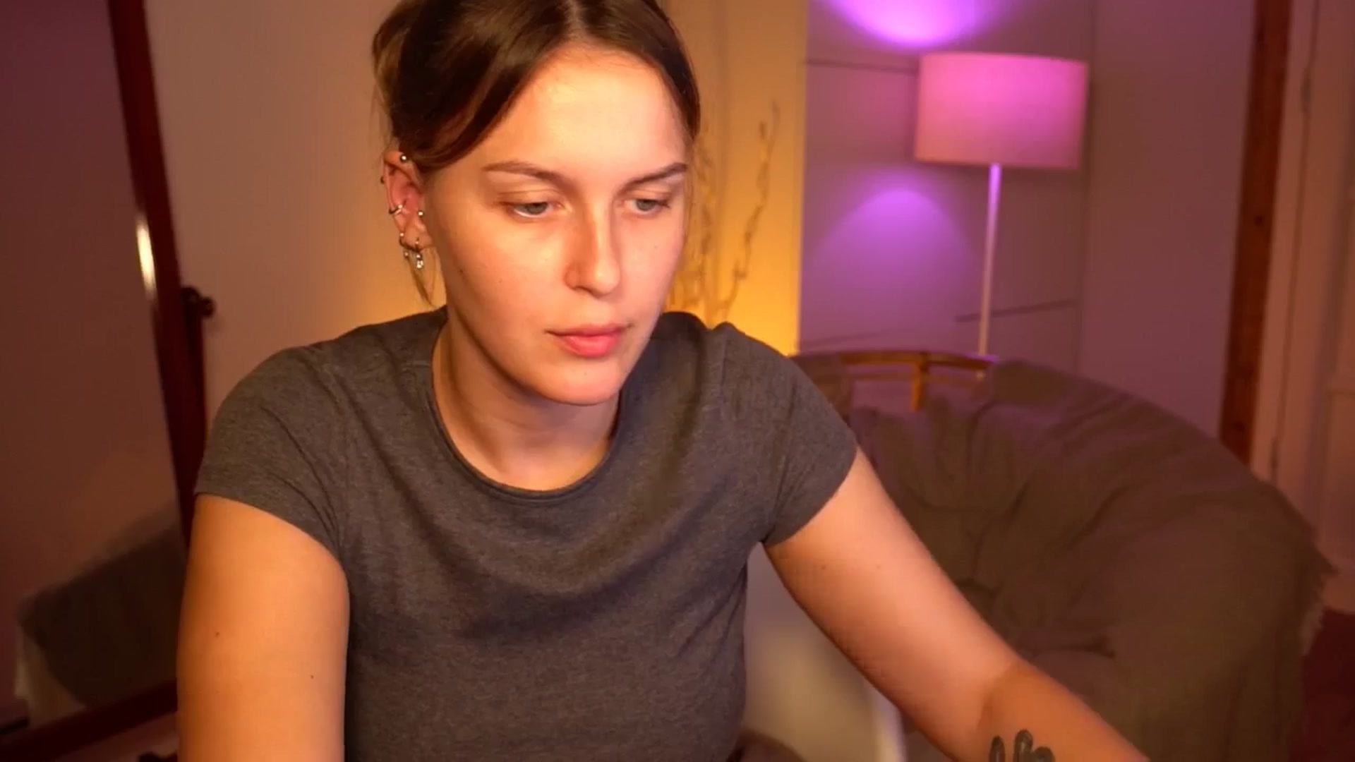 Gallery image thumbnail from sweetpulse_'s myfreecams stream on, 09/17/2024, 08:14 image 16 of 20
