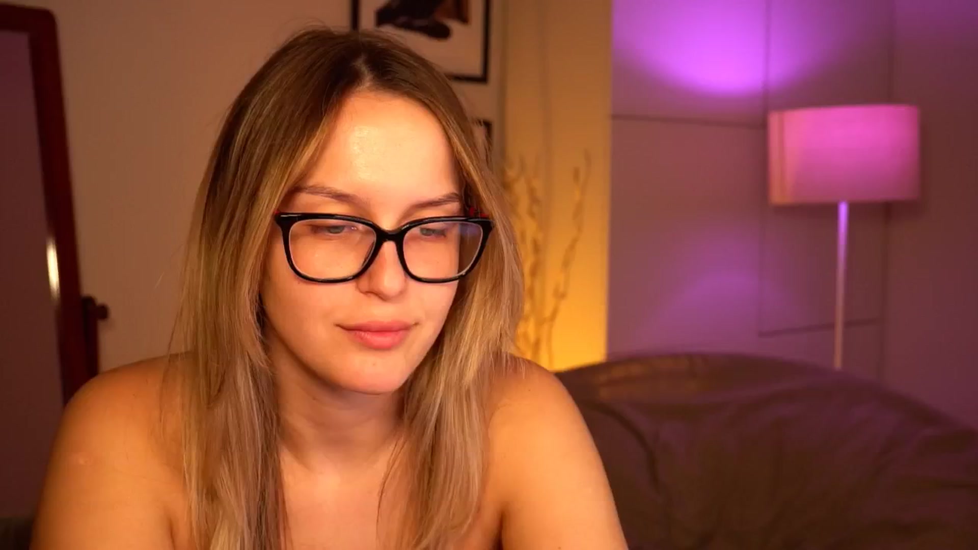 Gallery image thumbnail from sweetpulse_'s myfreecams stream on, 09/21/2024, 07:11 image 9 of 20