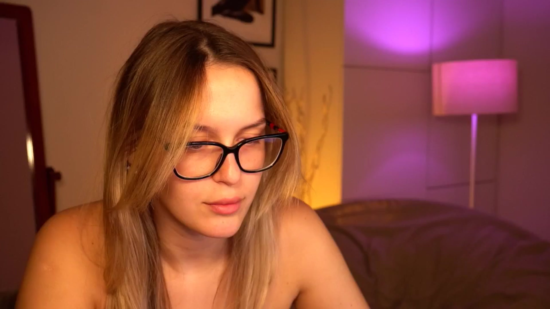 Gallery image thumbnail from sweetpulse_'s myfreecams stream on, 09/21/2024, 07:11 image 7 of 20