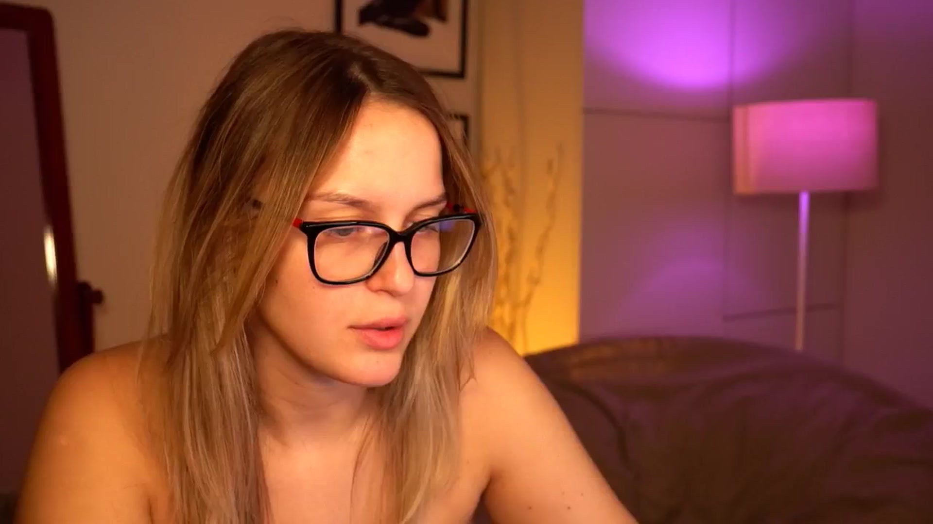 Gallery image thumbnail from sweetpulse_'s myfreecams stream on, 09/21/2024, 07:11 image 8 of 20