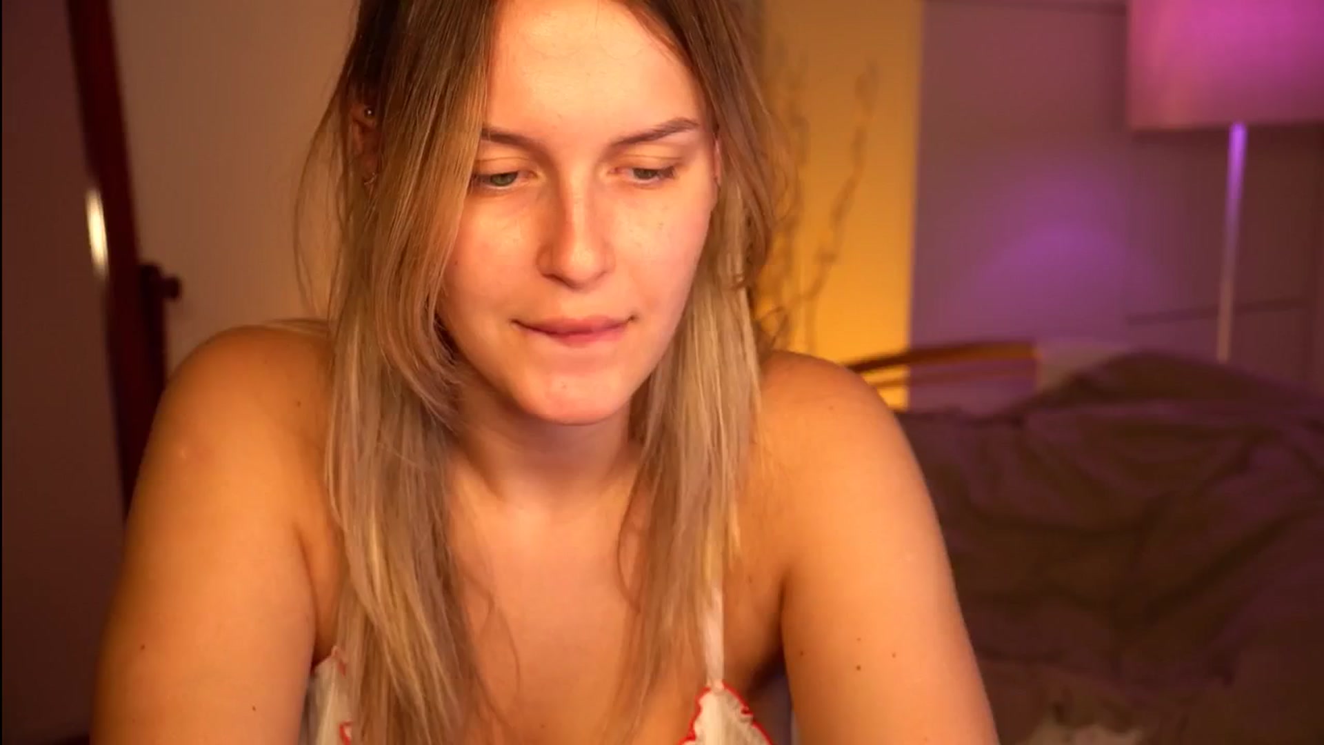 Gallery image thumbnail from sweetpulse_'s myfreecams stream on, 09/22/2024, 07:29 image 10 of 20