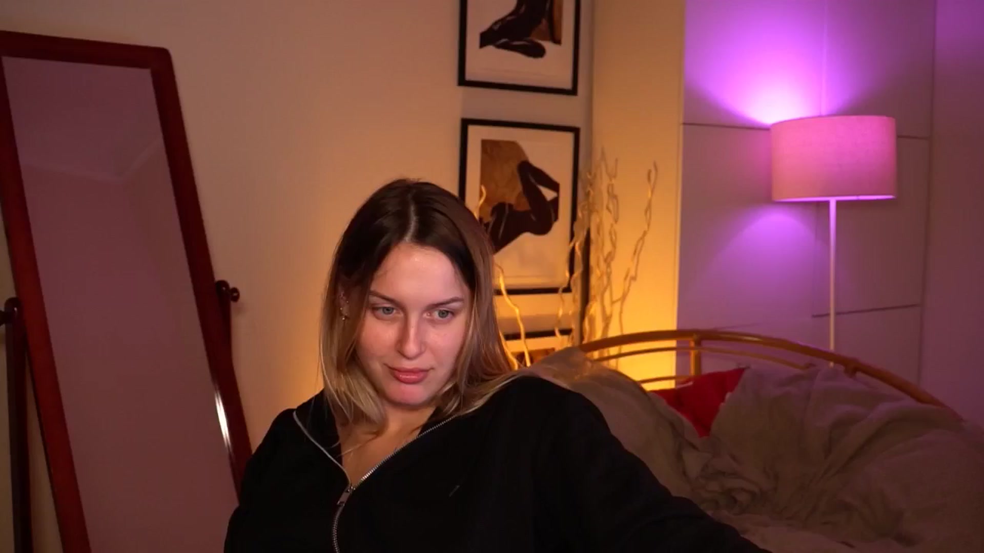 Gallery image thumbnail from sweetpulse_'s myfreecams stream on, 09/23/2024, 07:20 image 18 of 20