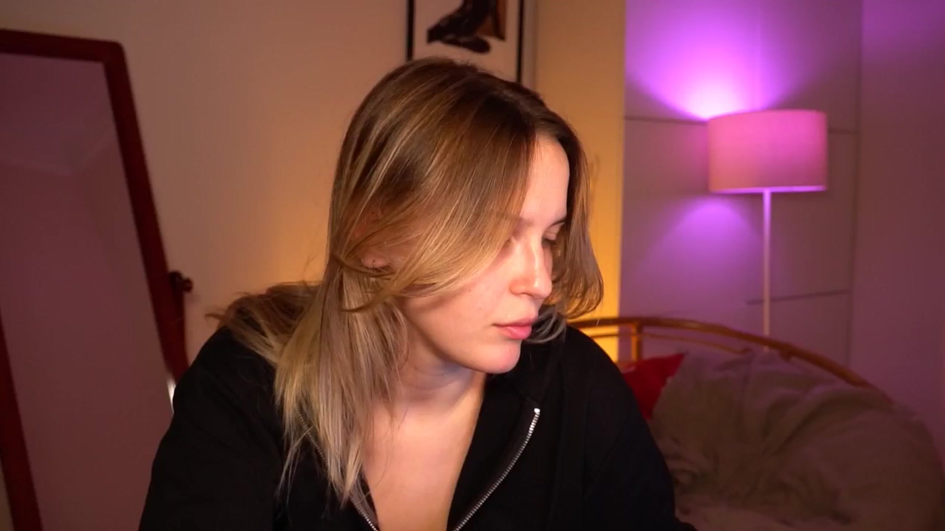 Gallery image thumbnail from sweetpulse_'s myfreecams stream on, 09/23/2024, 07:20 image 4 of 20