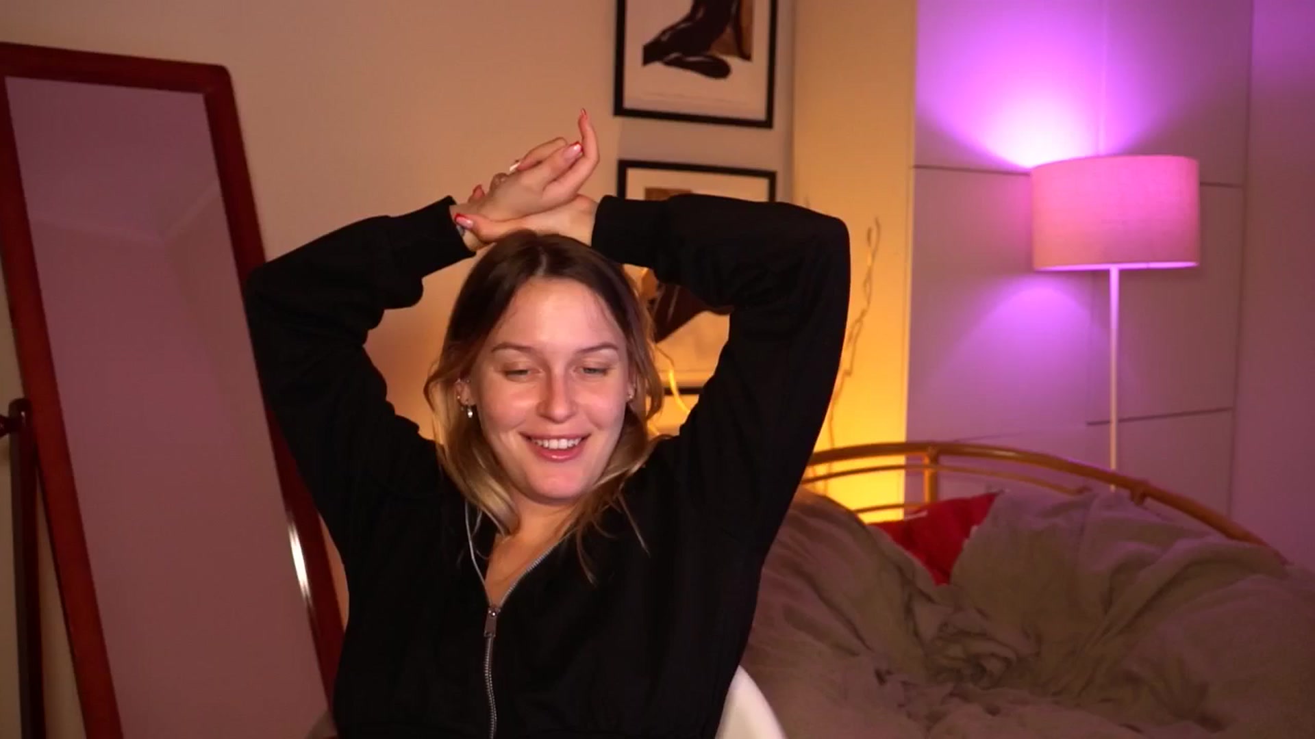 Gallery image thumbnail from sweetpulse_'s myfreecams stream on, 09/23/2024, 07:20 image 17 of 20