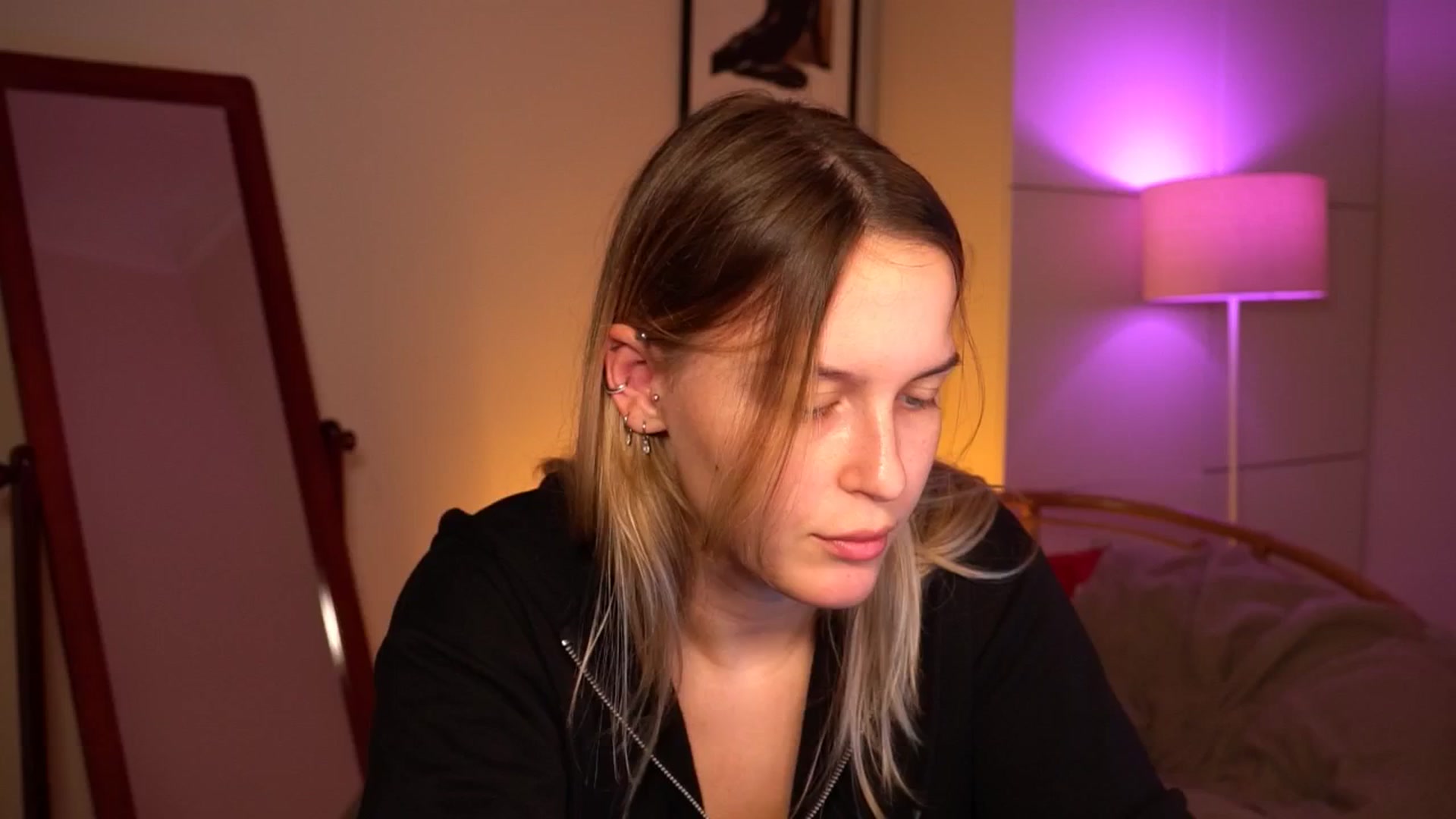 Gallery image thumbnail from sweetpulse_'s myfreecams stream on, 09/23/2024, 07:20 image 15 of 20
