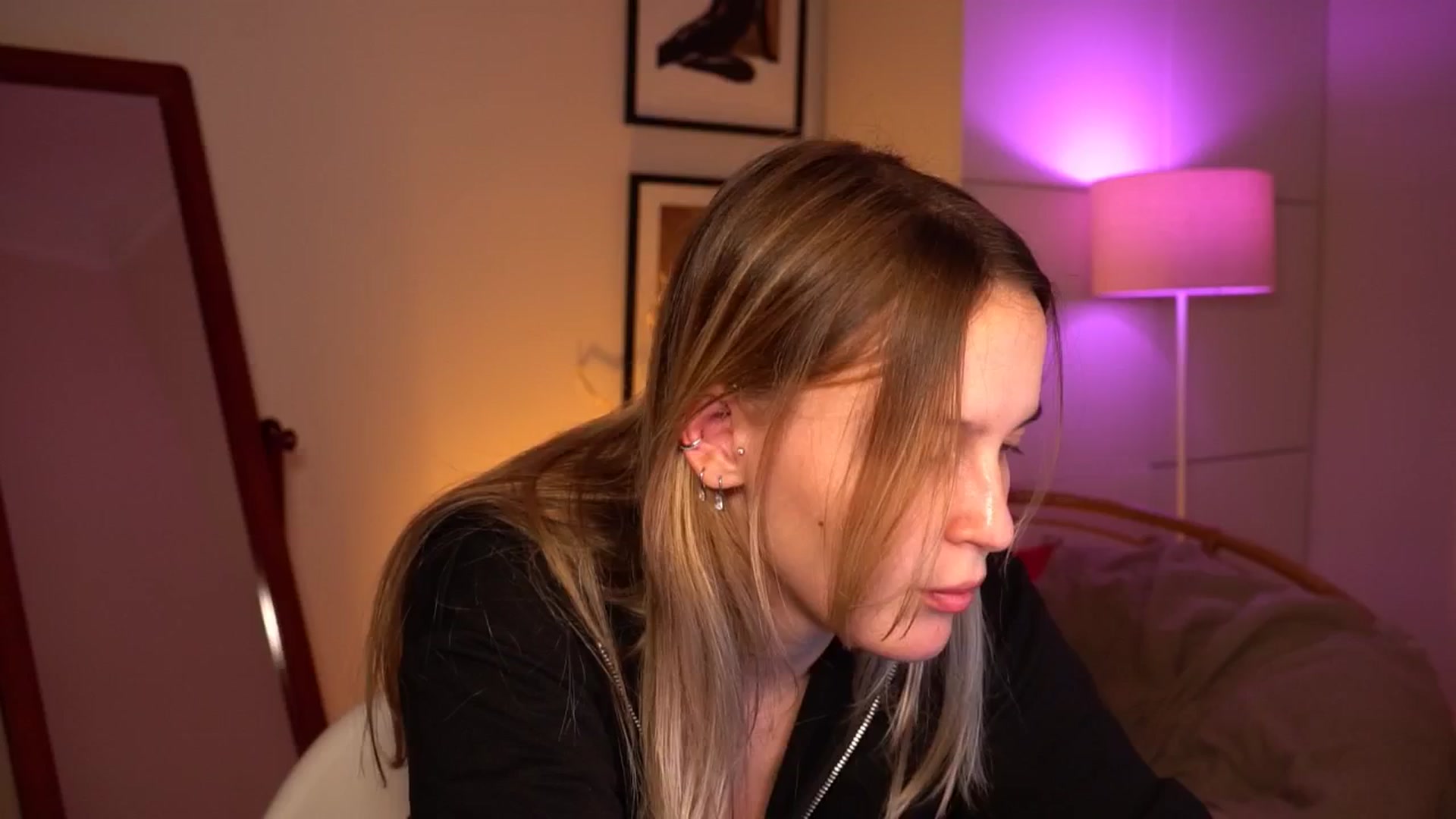 Gallery image thumbnail from sweetpulse_'s myfreecams stream on, 09/23/2024, 07:20 image 9 of 20