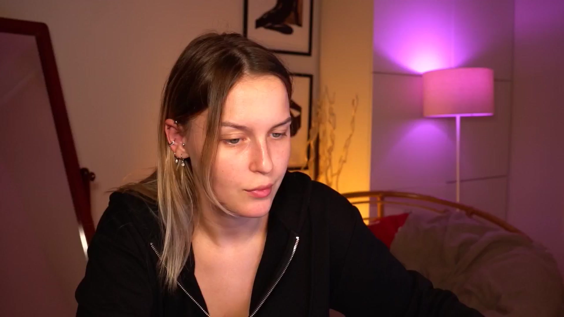 Gallery image thumbnail from sweetpulse_'s myfreecams stream on, 09/23/2024, 07:20 image 1 of 20