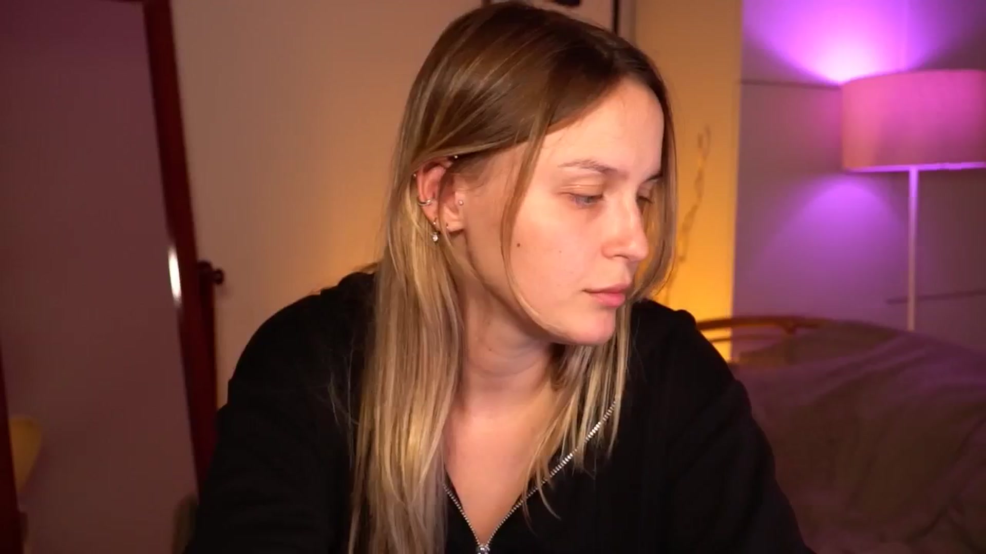 Gallery image thumbnail from sweetpulse_'s myfreecams stream on, 09/23/2024, 11:16 image 4 of 20