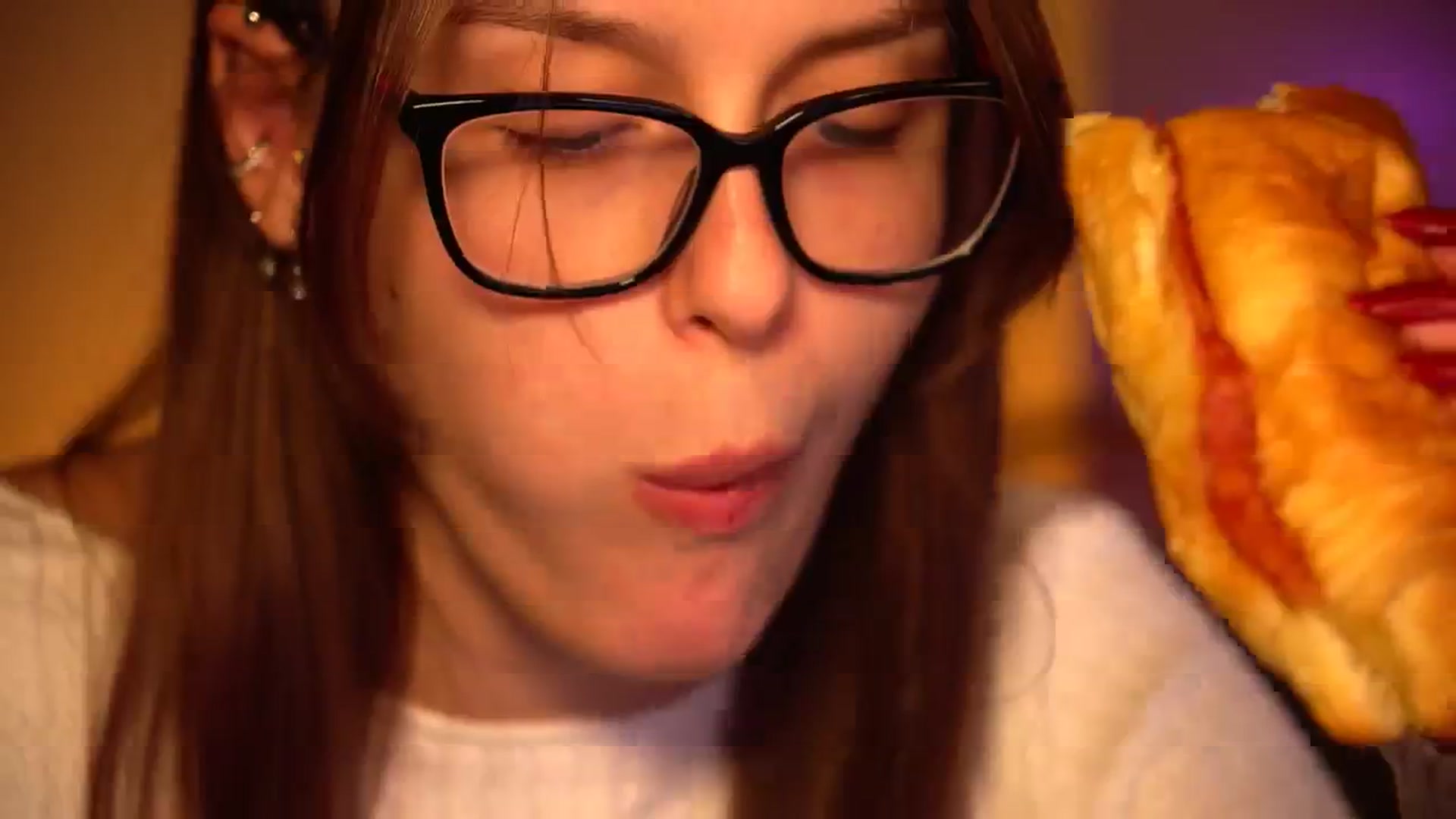 Gallery image thumbnail from sweetpulse_'s myfreecams stream on, 10/14/2024, 07:32 image 5 of 20