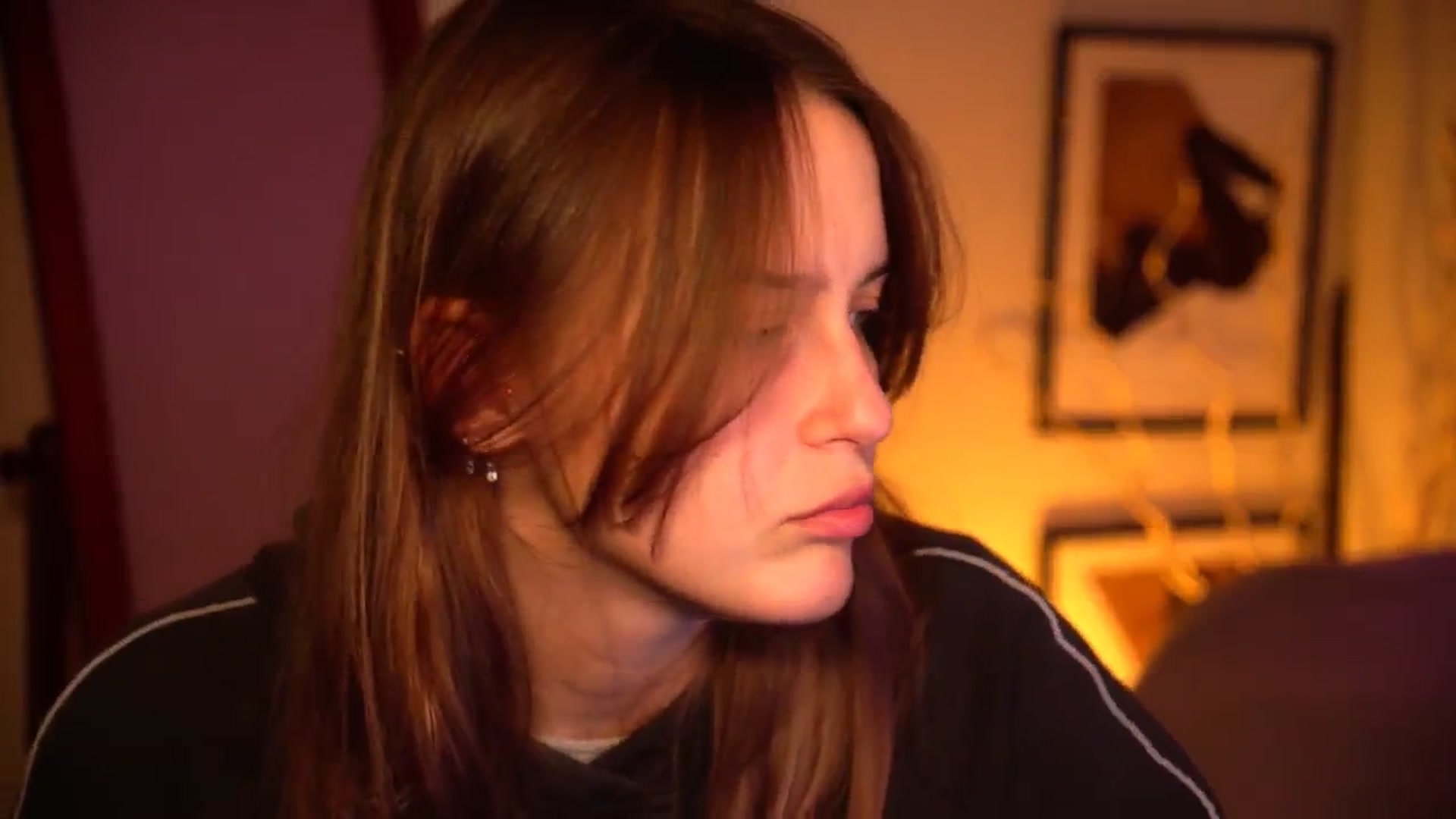 Gallery image thumbnail from sweetpulse_'s myfreecams stream on, 10/18/2024, 07:49 image 10 of 20
