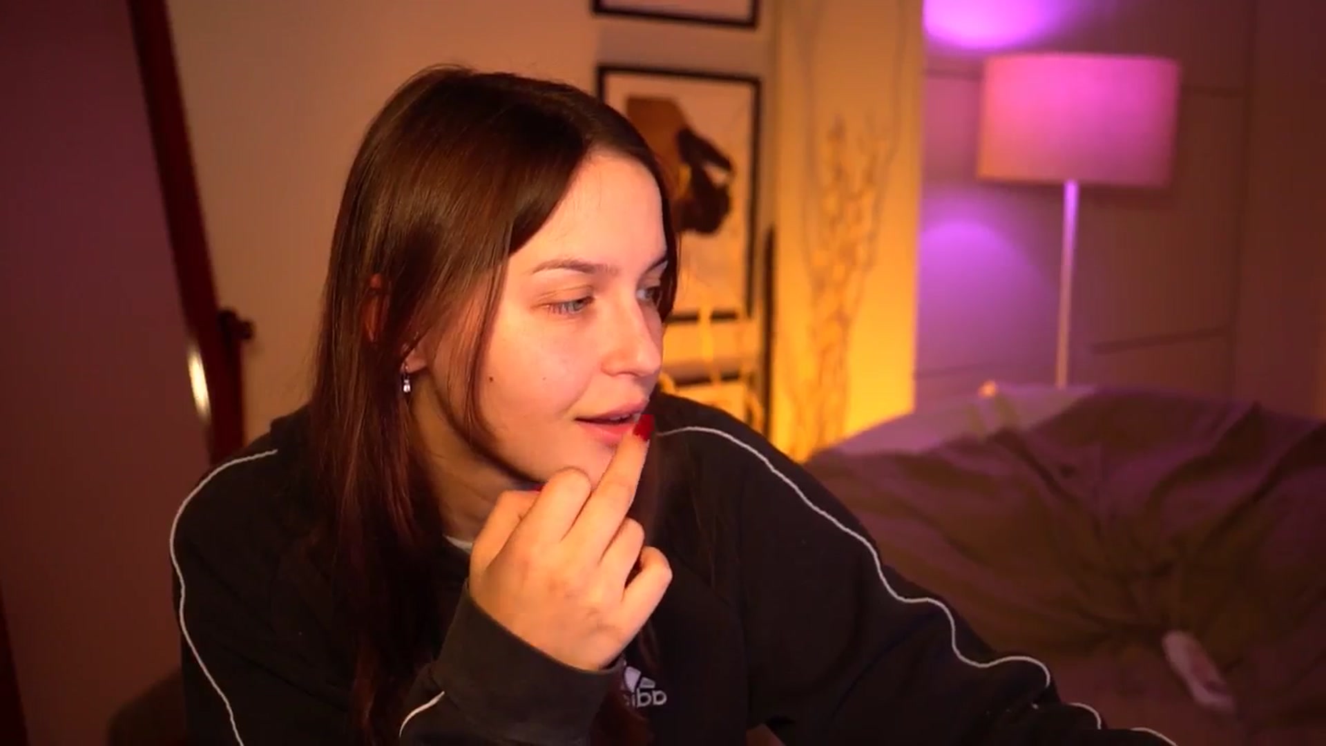 Gallery image thumbnail from sweetpulse_'s myfreecams stream on, 10/18/2024, 09:17 image 15 of 20