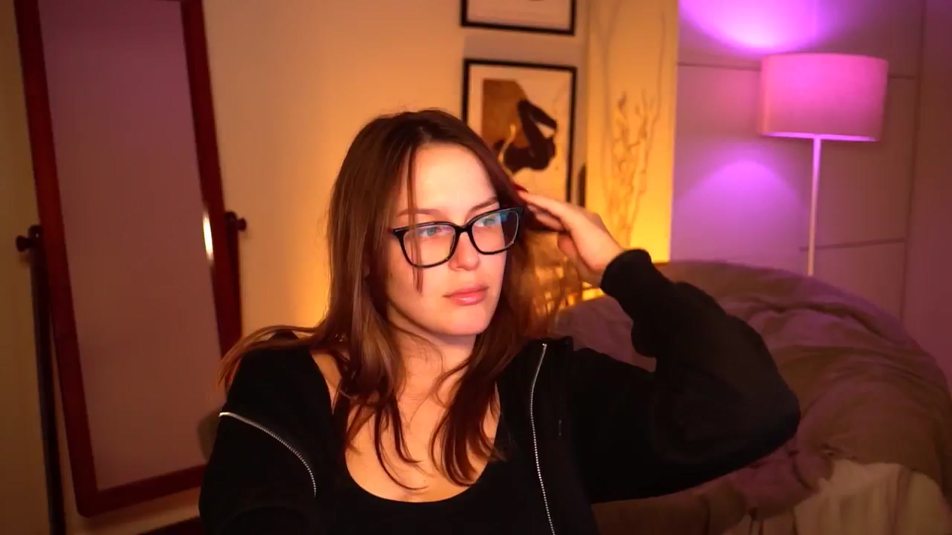 Gallery image thumbnail from sweetpulse_'s myfreecams stream on, 10/19/2024, 08:43 image 1 of 20