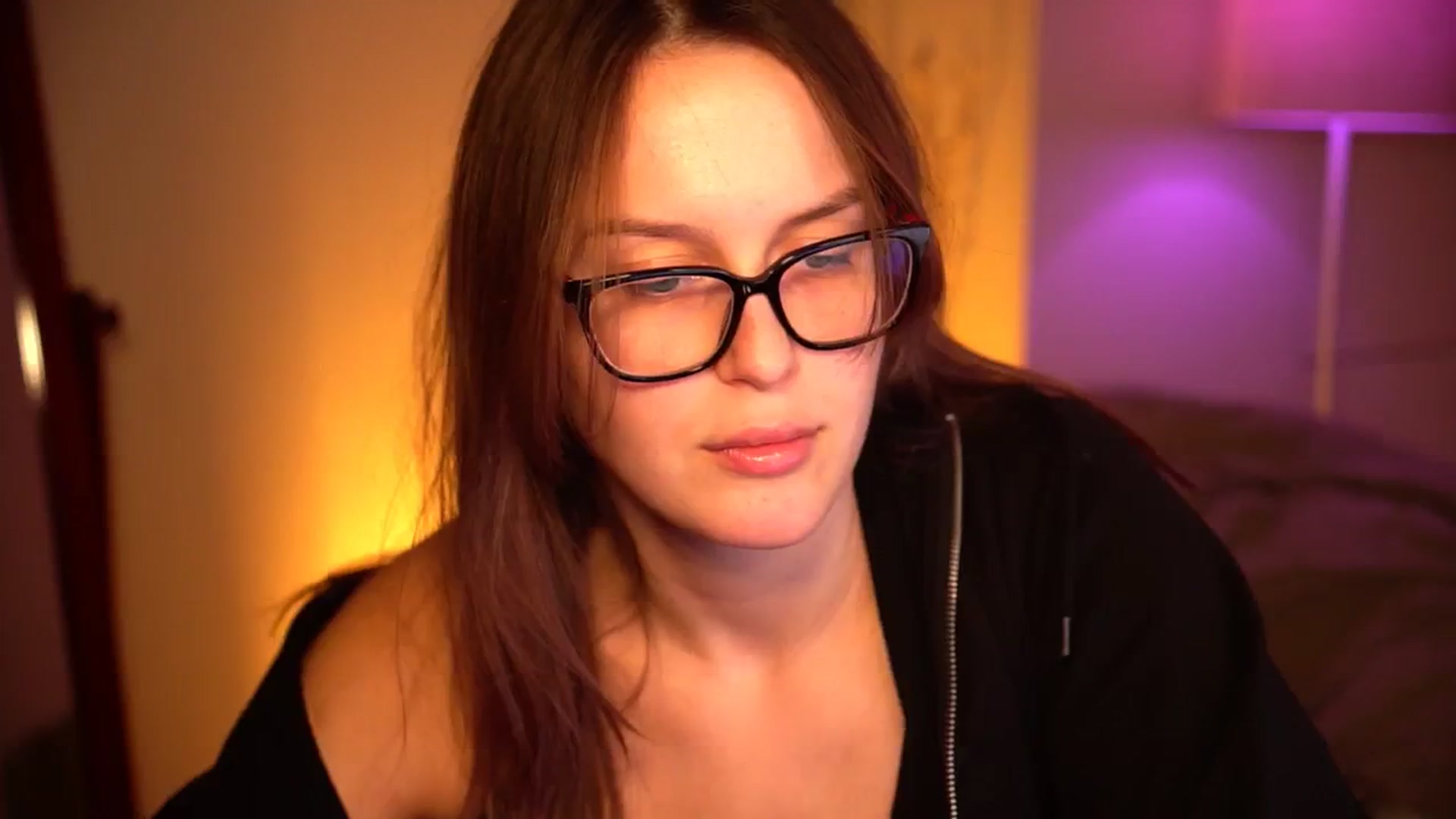 Gallery image thumbnail from sweetpulse_'s myfreecams stream on, 10/19/2024, 08:43 image 6 of 20