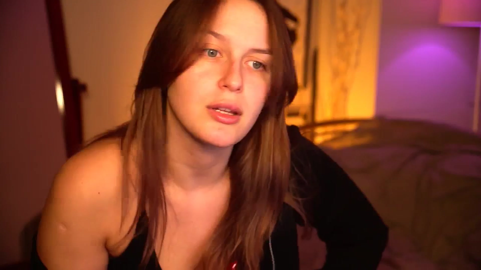 Gallery image thumbnail from sweetpulse_'s myfreecams stream on, 10/19/2024, 08:43 image 15 of 20