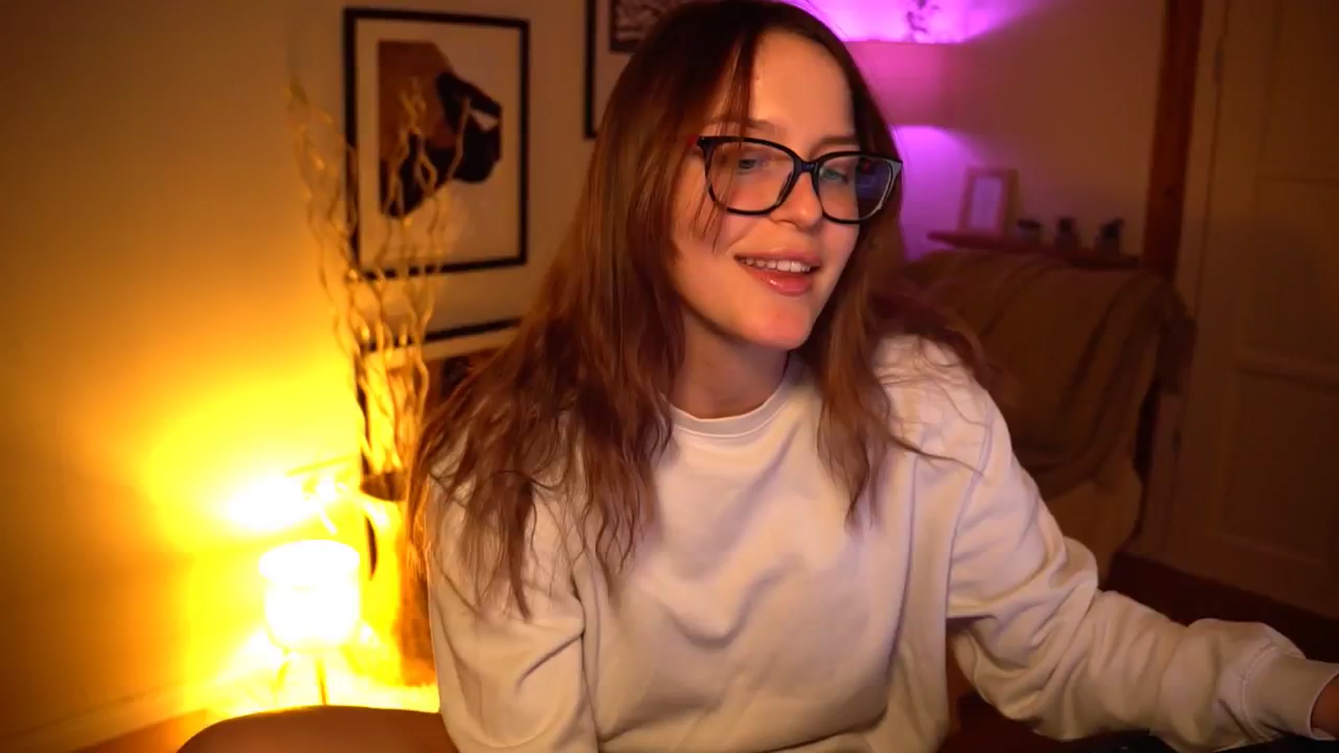 Gallery image thumbnail from sweetpulse_'s myfreecams stream on, 10/22/2024, 07:44 image 15 of 20