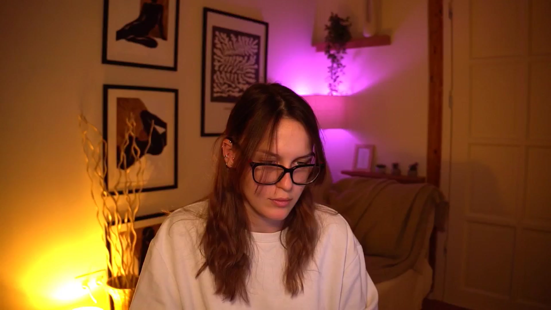 Gallery image thumbnail from sweetpulse_'s myfreecams stream on, 10/22/2024, 07:44 image 16 of 20