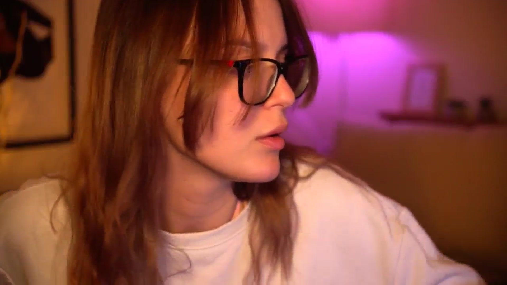 Gallery image thumbnail from sweetpulse_'s myfreecams stream on, 10/22/2024, 08:15 image 7 of 20