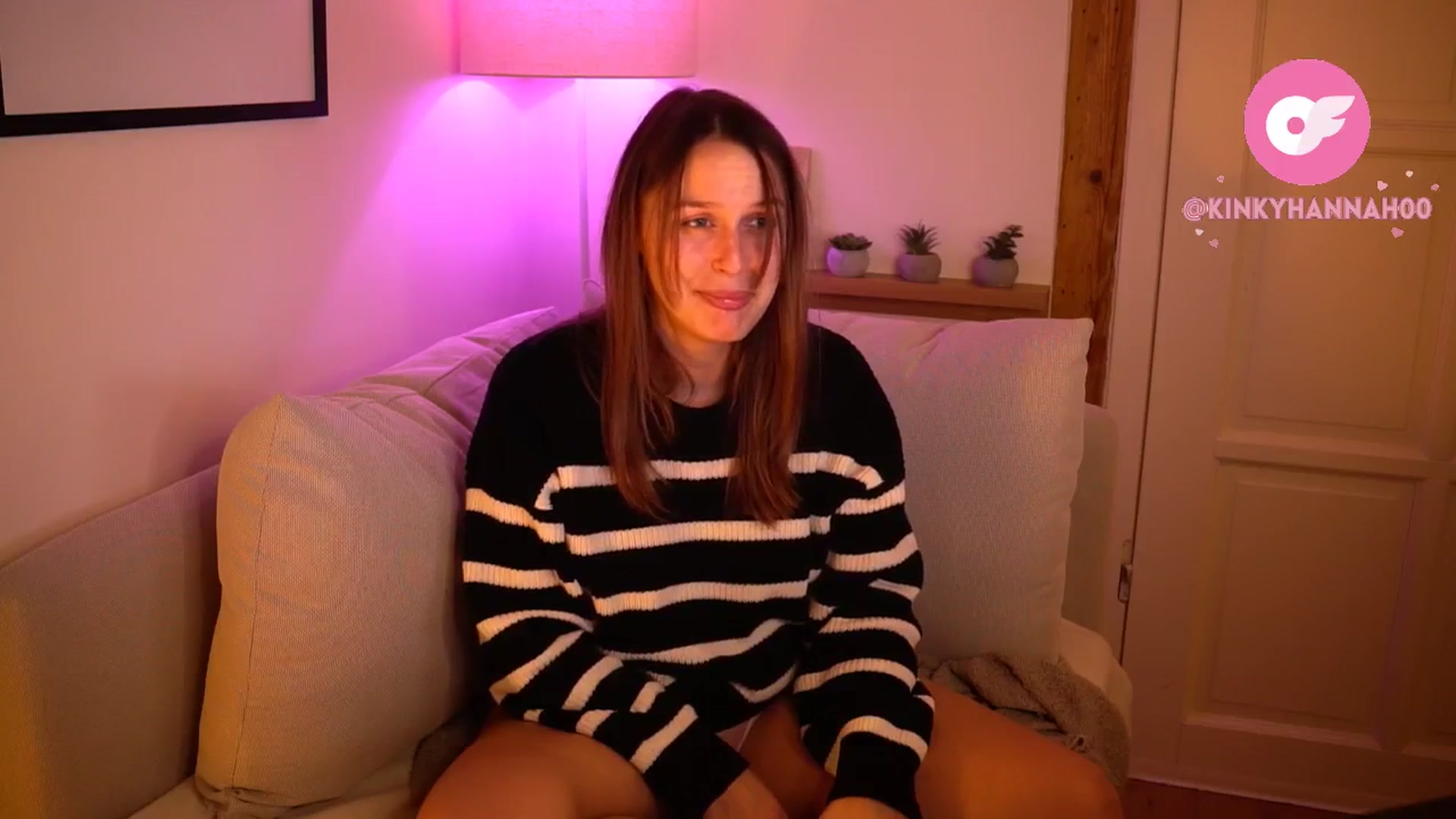 Gallery image thumbnail from sweetpulse_'s myfreecams stream on, 10/25/2024, 09:23 image 10 of 20