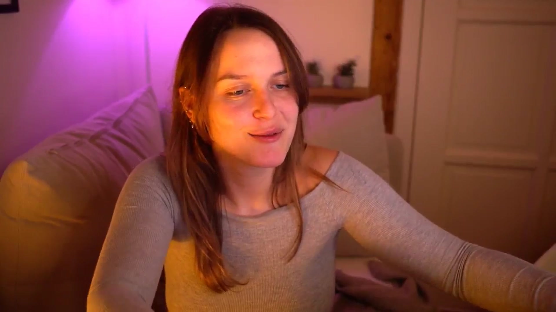 Gallery image thumbnail from sweetpulse_'s myfreecams stream on, 10/28/2024, 10:58 image 7 of 20