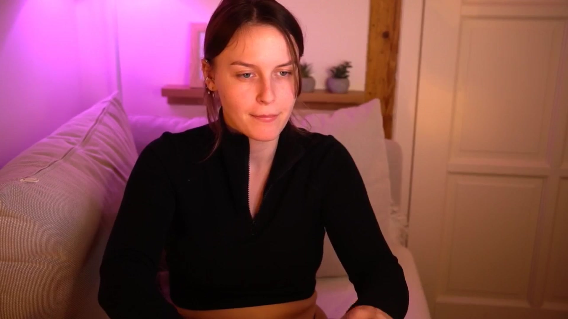 Gallery image thumbnail from sweetpulse_'s myfreecams stream on, 10/29/2024, 10:07 image 18 of 20