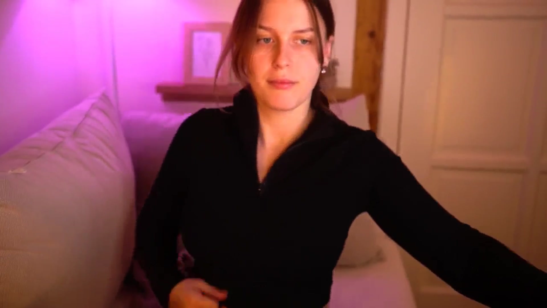 Gallery image thumbnail from sweetpulse_'s myfreecams stream on, 10/29/2024, 10:07 image 8 of 20