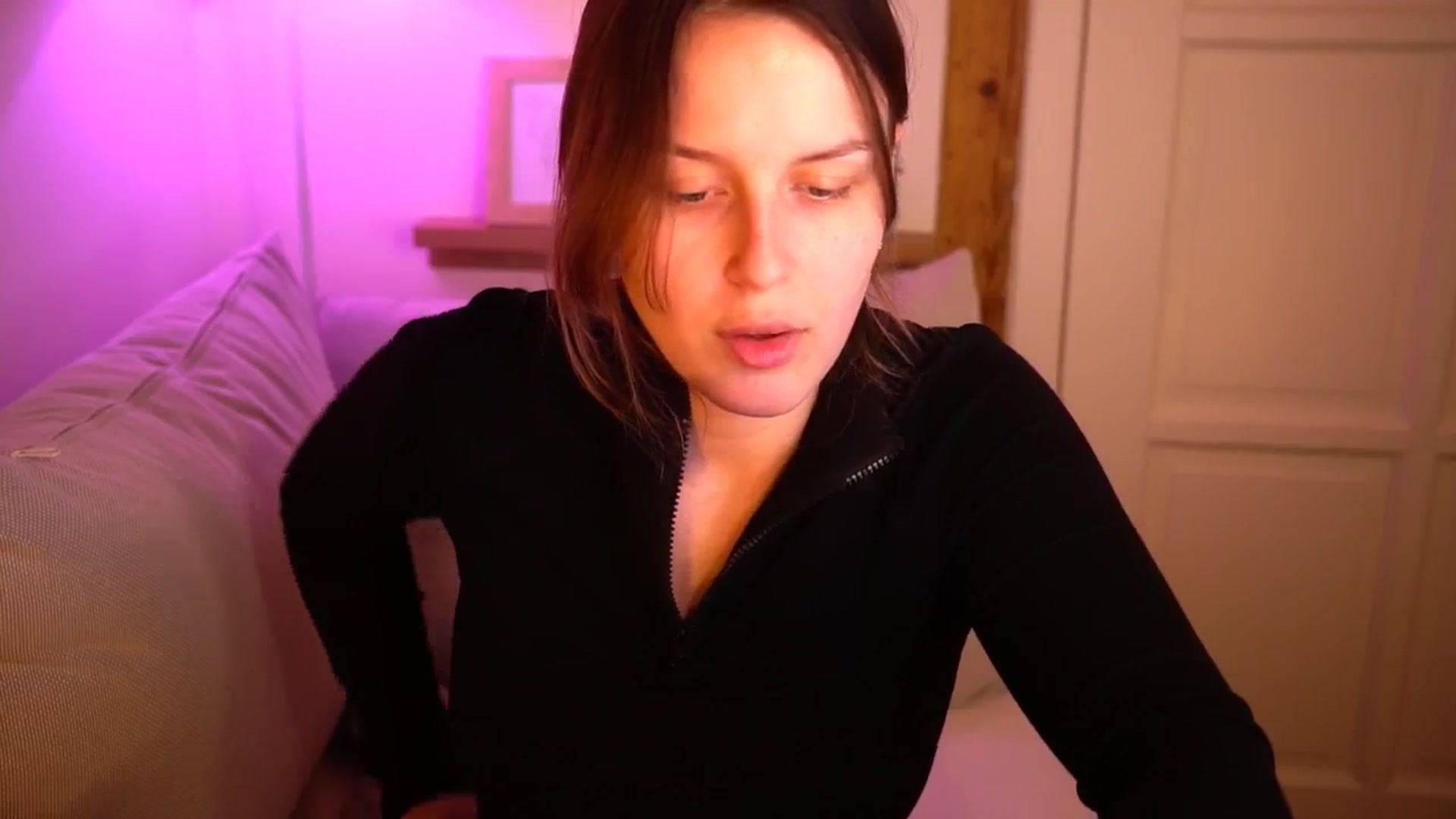 Gallery image thumbnail from sweetpulse_'s myfreecams stream on, 10/29/2024, 10:07 image 6 of 20