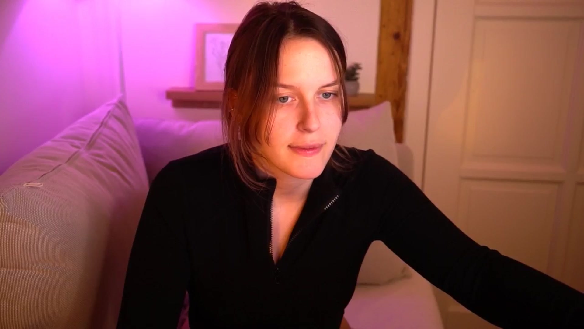 Gallery image thumbnail from sweetpulse_'s myfreecams stream on, 10/29/2024, 10:07 image 10 of 20