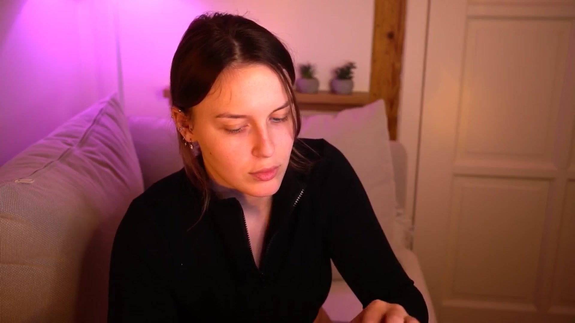 Gallery image thumbnail from sweetpulse_'s myfreecams stream on, 10/29/2024, 10:07 image 17 of 20