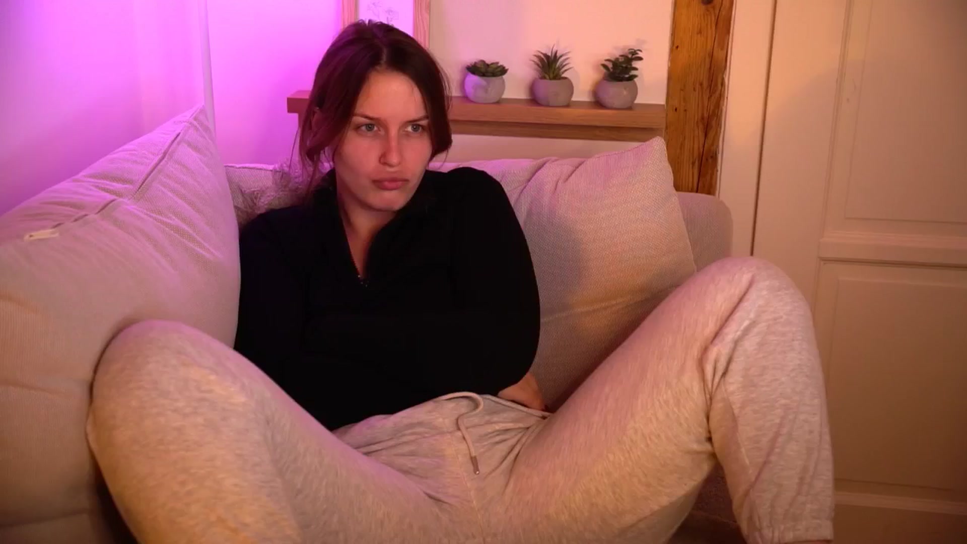 Gallery image thumbnail from sweetpulse_'s myfreecams stream on, 10/29/2024, 11:20 image 13 of 20