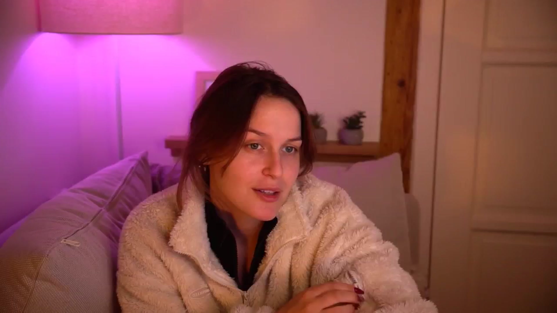 Gallery image thumbnail from sweetpulse_'s myfreecams stream on, 10/29/2024, 11:20 image 10 of 20