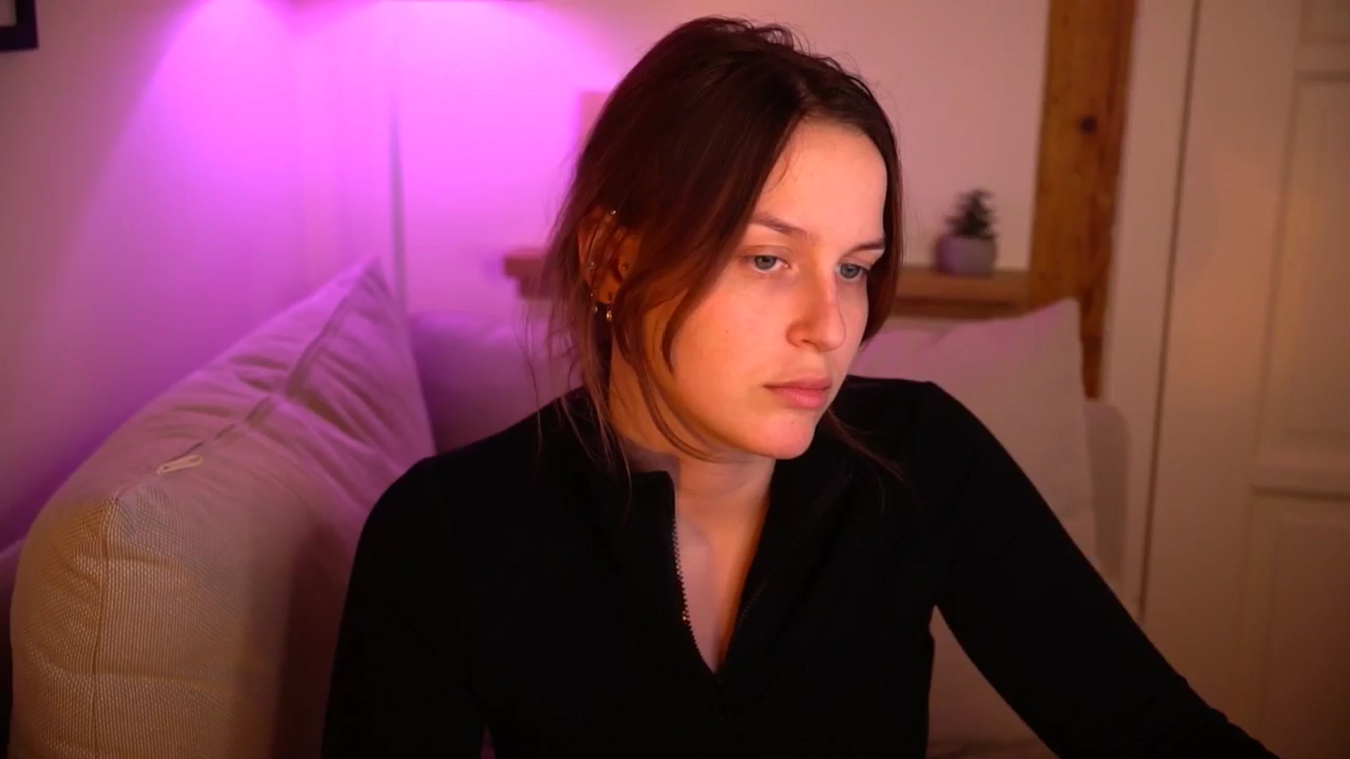 Gallery image thumbnail from sweetpulse_'s myfreecams stream on, 10/29/2024, 12:11 image 6 of 20