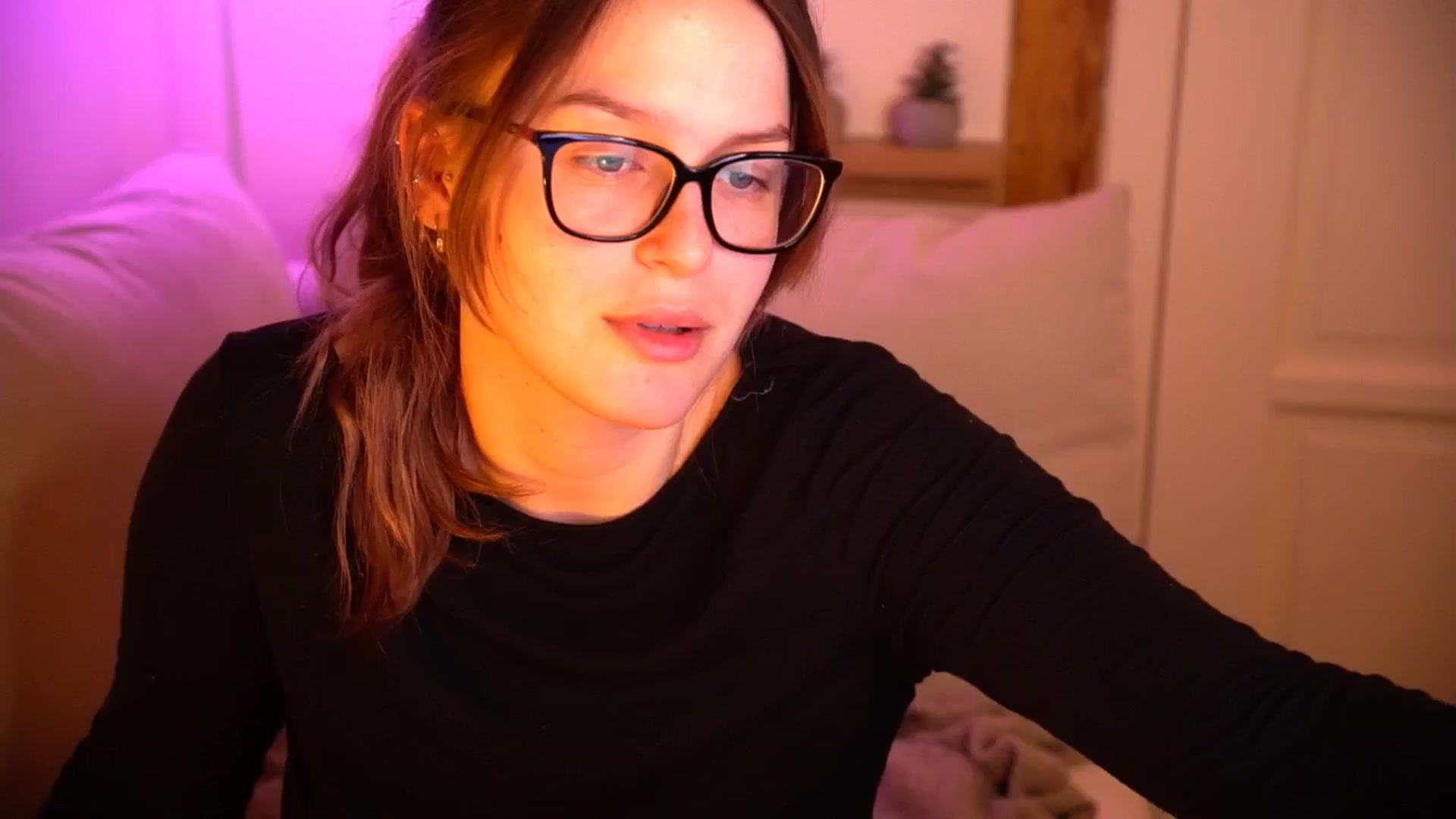 Gallery image thumbnail from sweetpulse_'s myfreecams stream on, 10/30/2024, 08:12 image 5 of 20