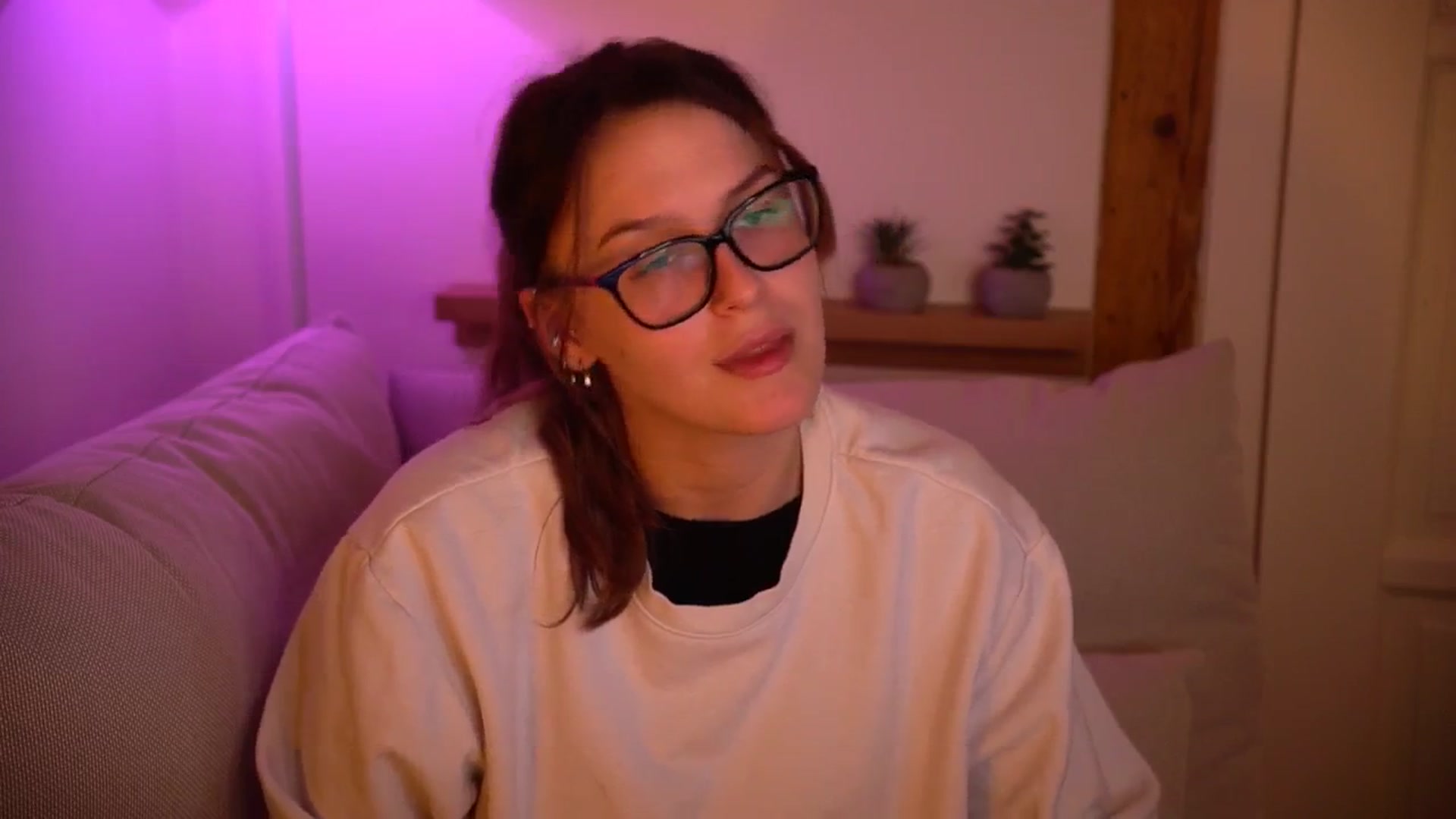 Gallery image thumbnail from sweetpulse_'s myfreecams stream on, 10/30/2024, 09:25 image 13 of 20